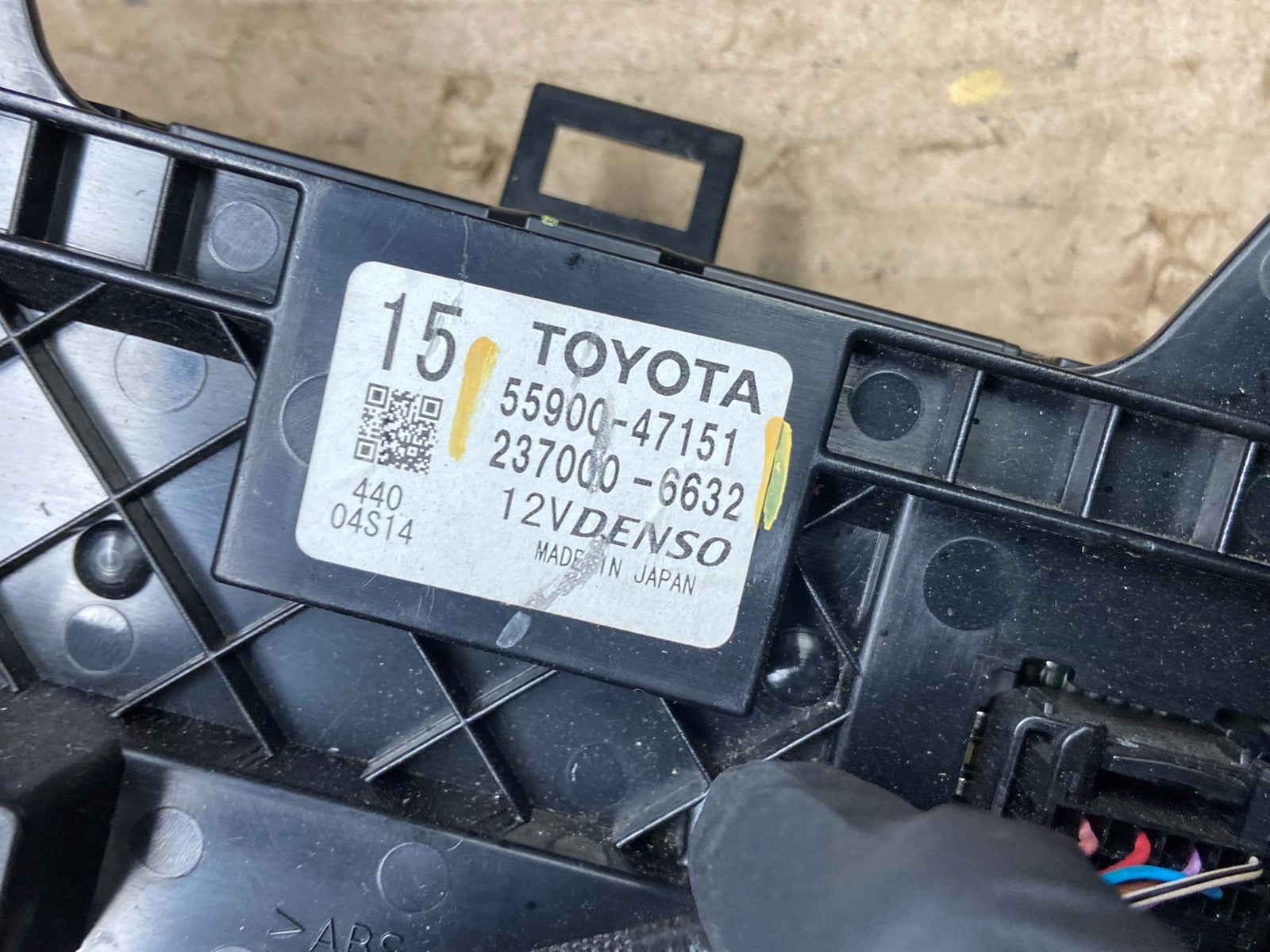 2015 to 2018 Toyota Prius V  Heater Climate Control Unit Switch AB5522 DG5