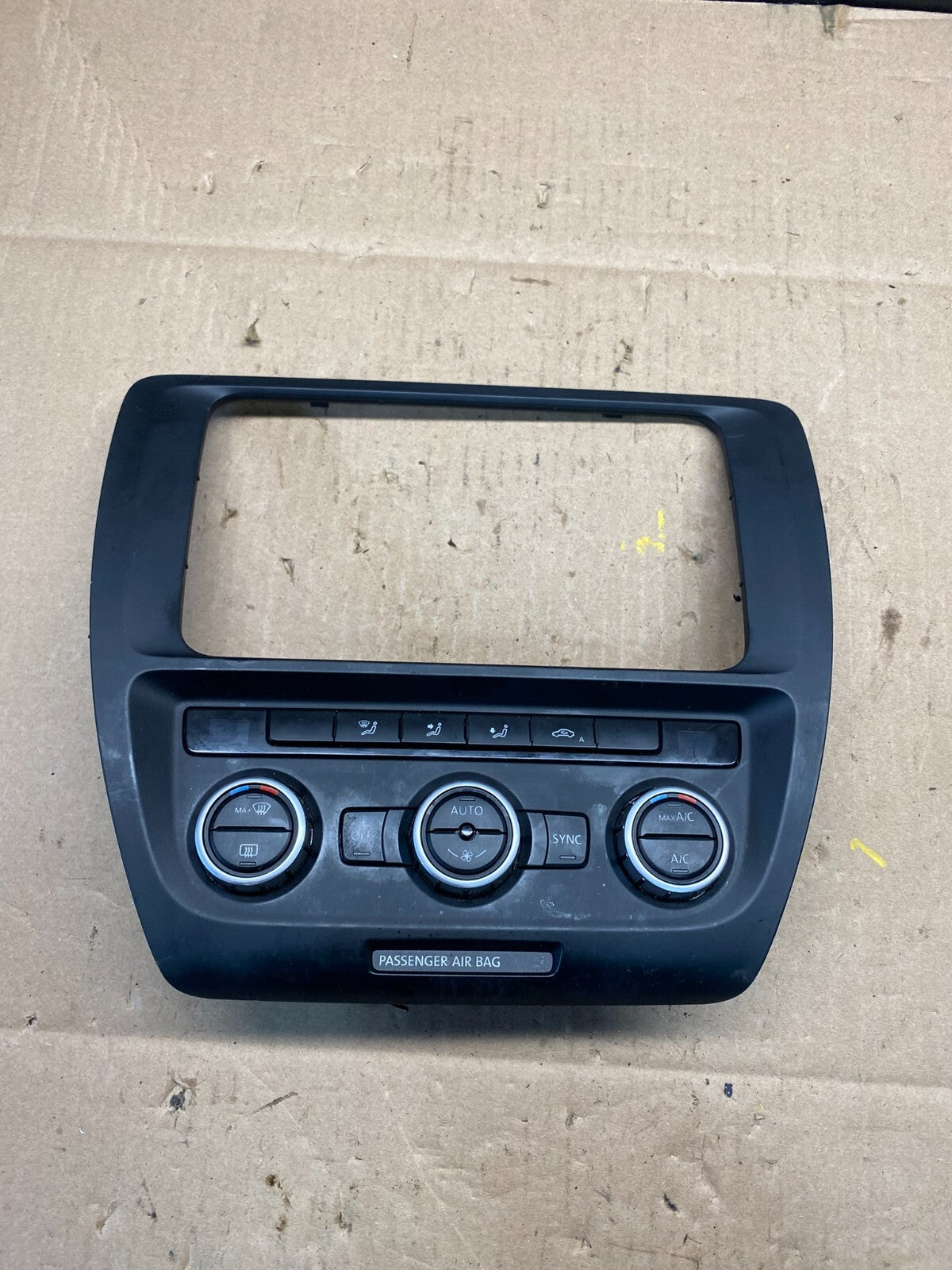 2012-2014 Volkswagen  Jetta Center Climate Control Panel AC Heat Bezel M6448 DG0
