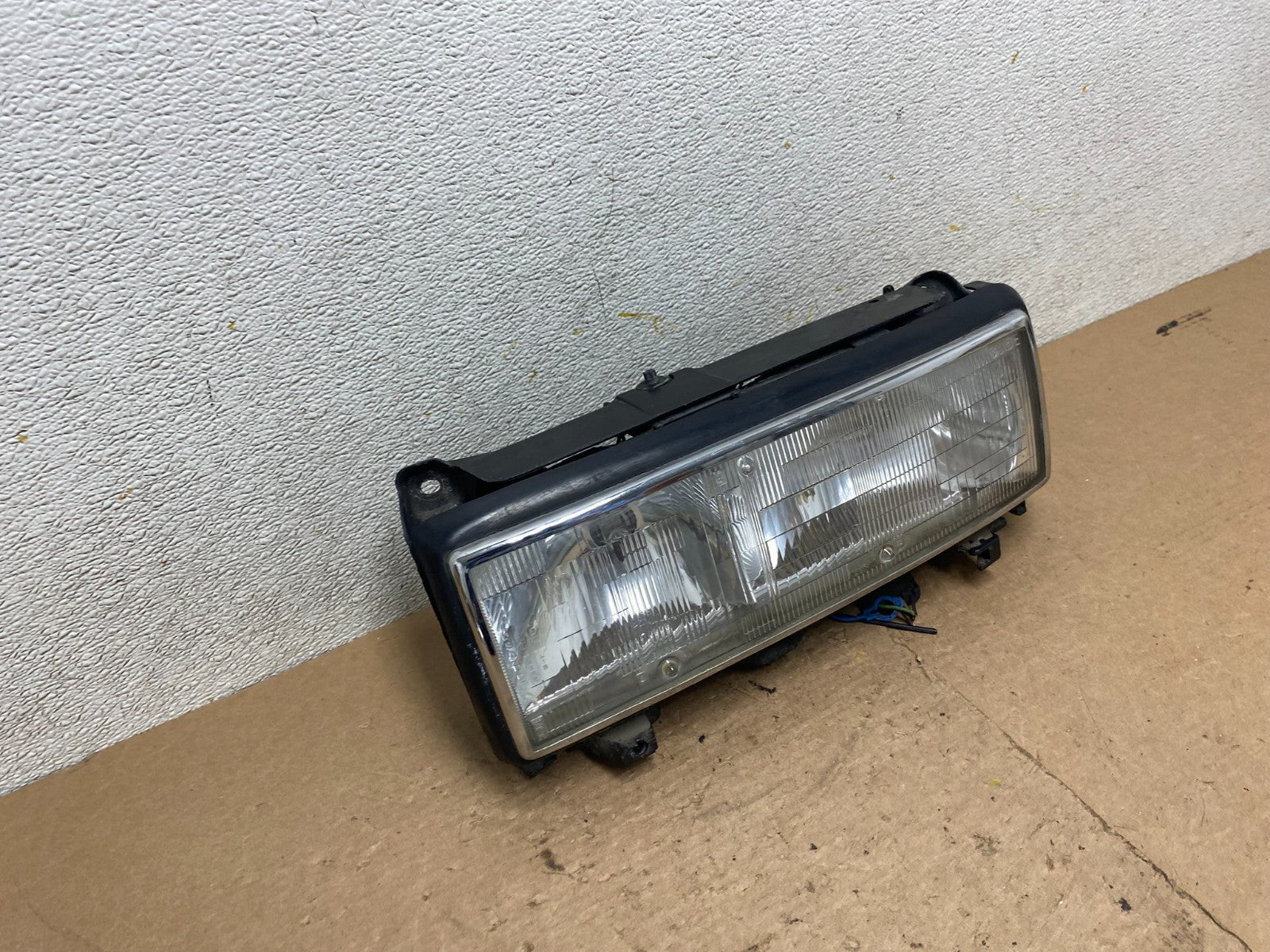 1988 to 1991 Cadillac Seville Eldorado Left Driver LH Side Headlight P6461 DW2