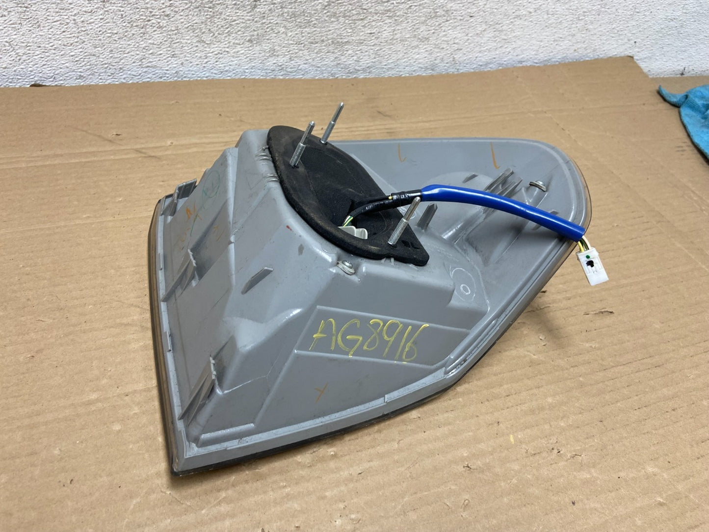 2006 to 2007 Lexus RX400H Left Driver LH Side Tail Light AG8916 DW5