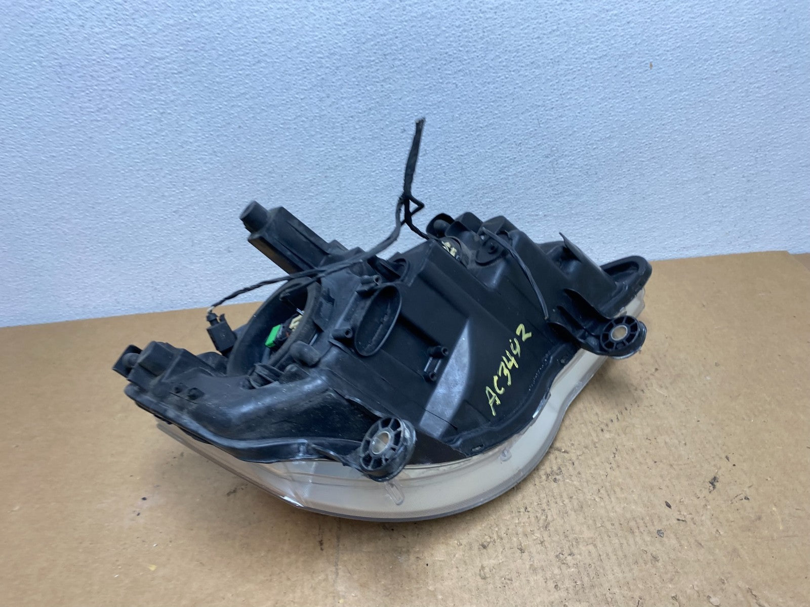 2008 to 2016 Chrysler Town and Country Left Driver Lh Side Headlight AC3442 DW7