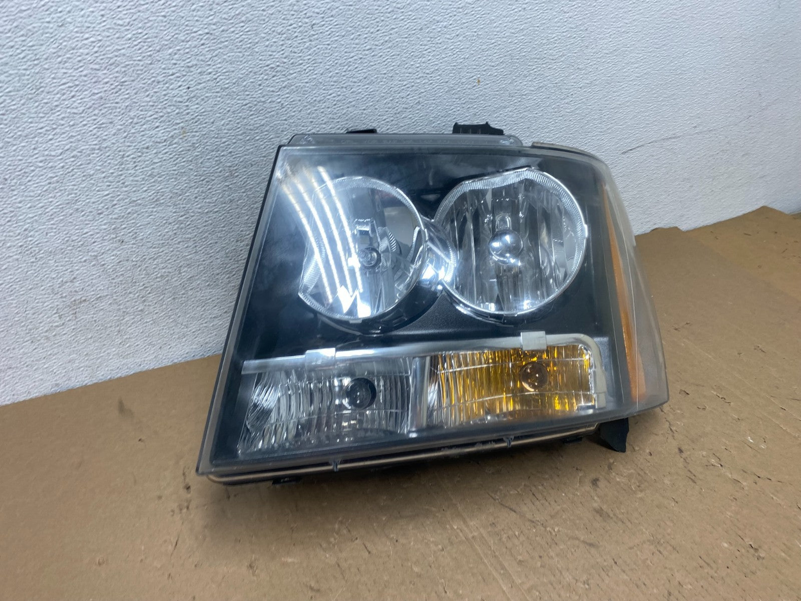 2007 to 2013 Chevrolet Suburban Tahoe Left Driver LH Headlight AD8042 DW2