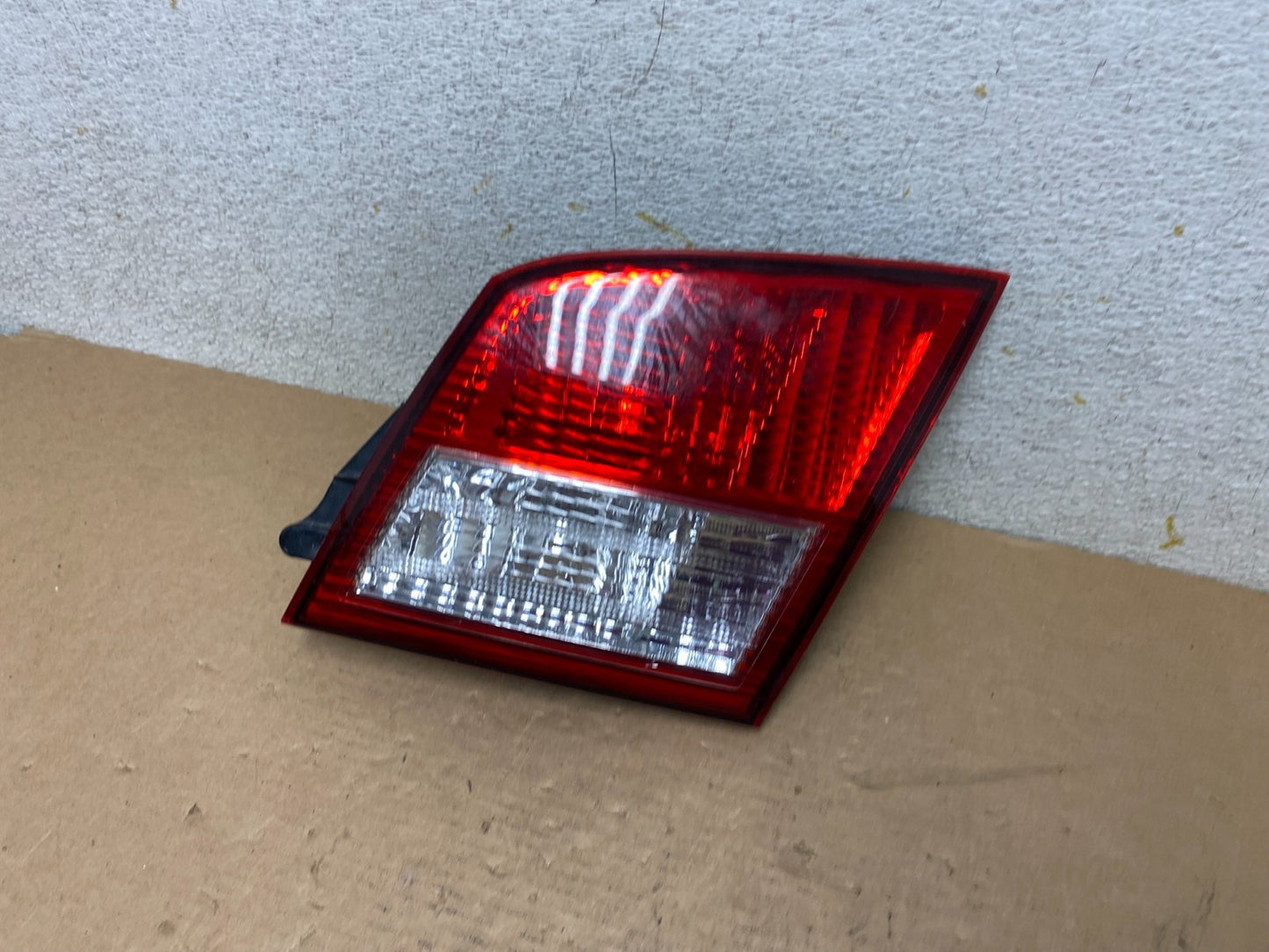 2002-2004 Infiniti i35 Inner Right Passenger Rh Side Tail Light OEM O9761 DW1
