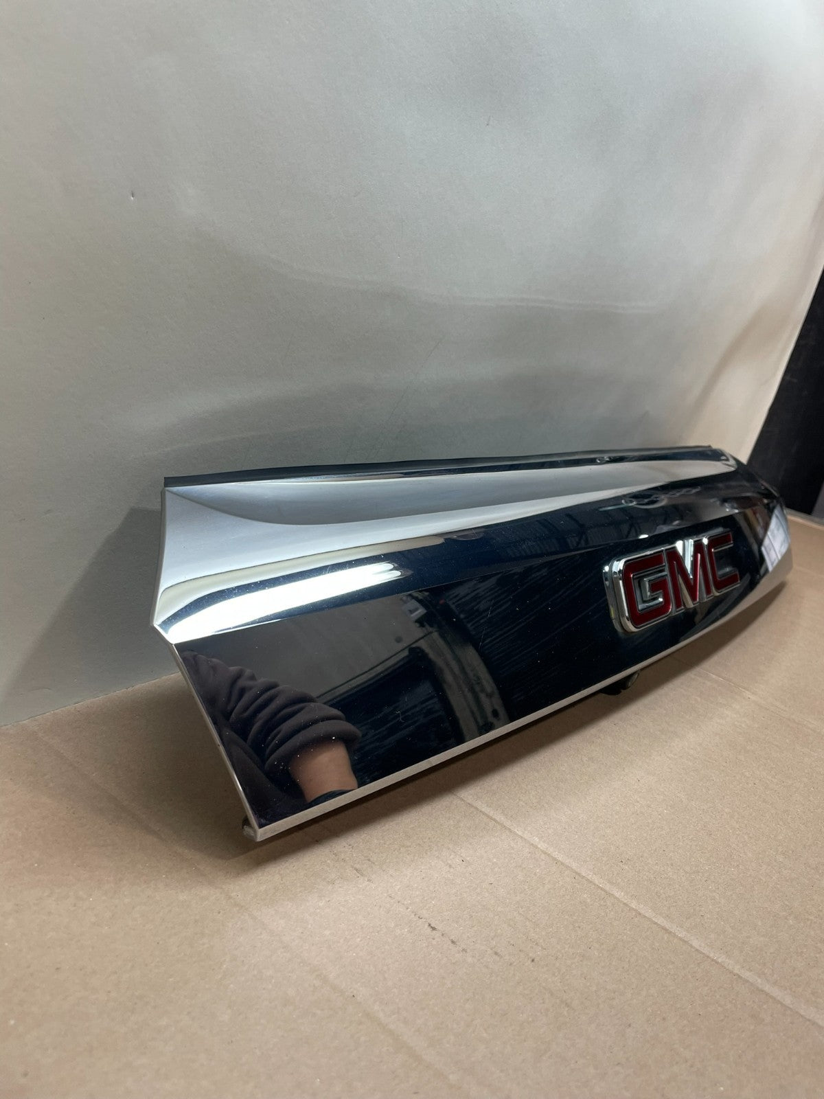 2011-2015 GMC Terrain Tailgate Liftgate Chrome Finish Molding Camera AJ0636 DG2