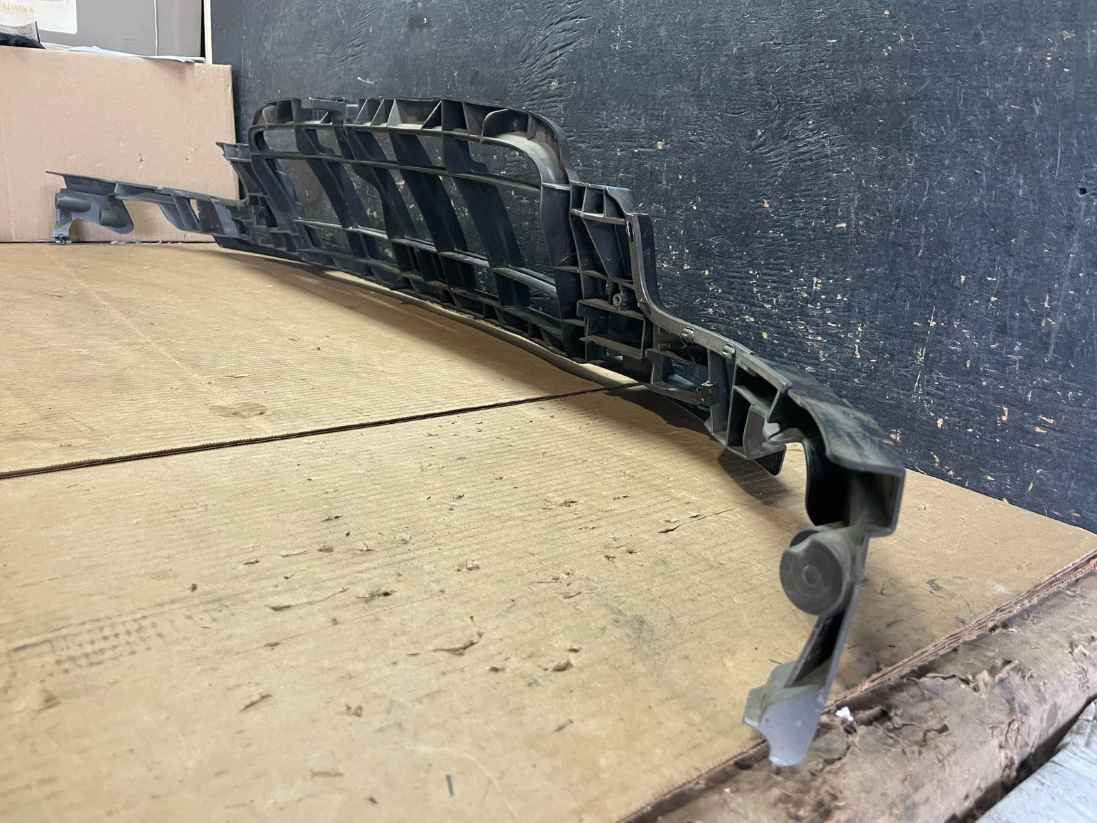 2009 2010 2011 Audi A6 Front Bumper Grille Bracket Retainer aa9194 DG4