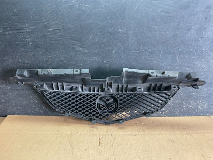 2002 2003 Mazda MPV Front Upper Grille Grill Z8239 DG4