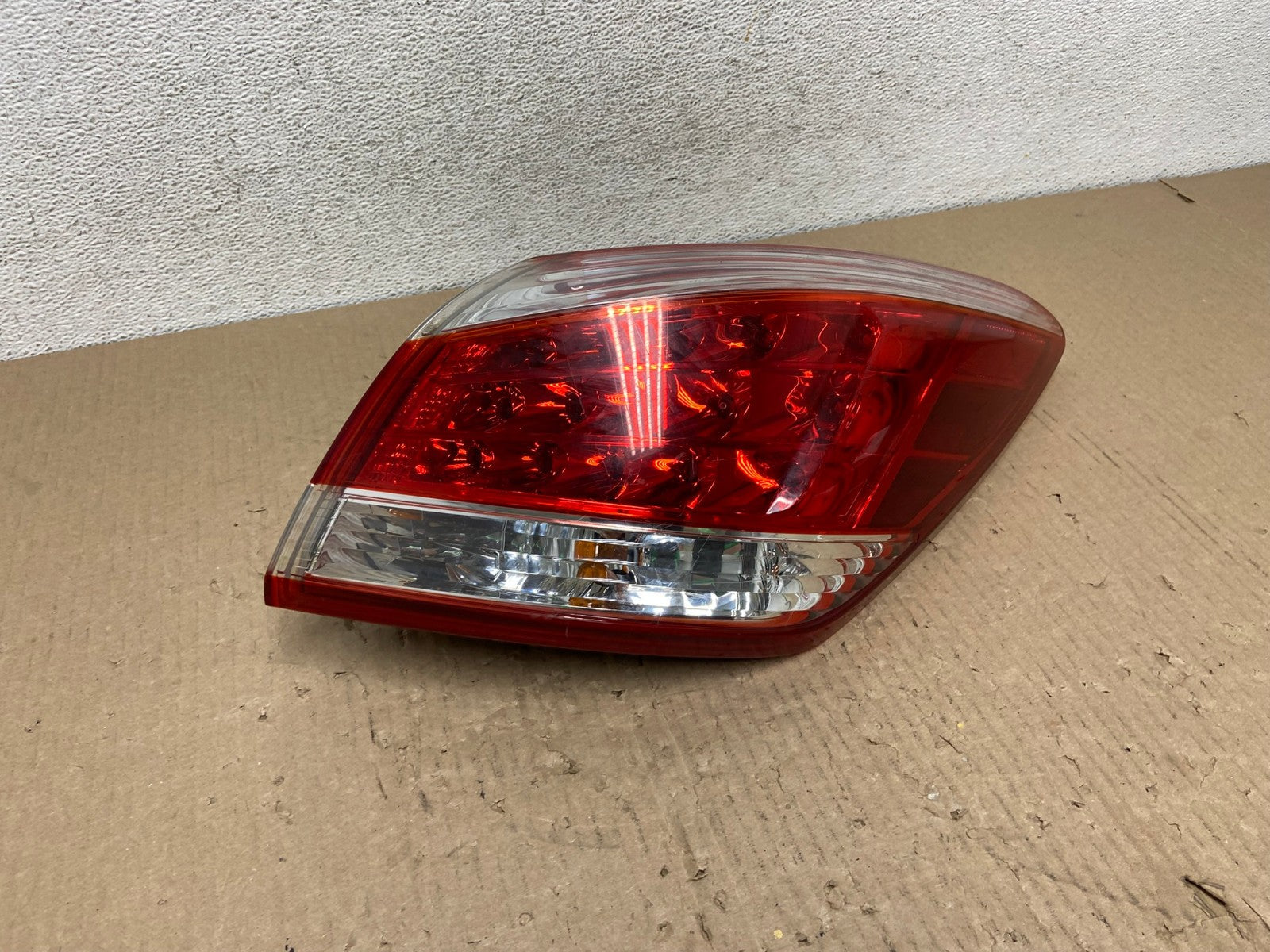 2011 - 2014 Nissan Murano Right Passenger Side RH Tail Light AE9772 LK2