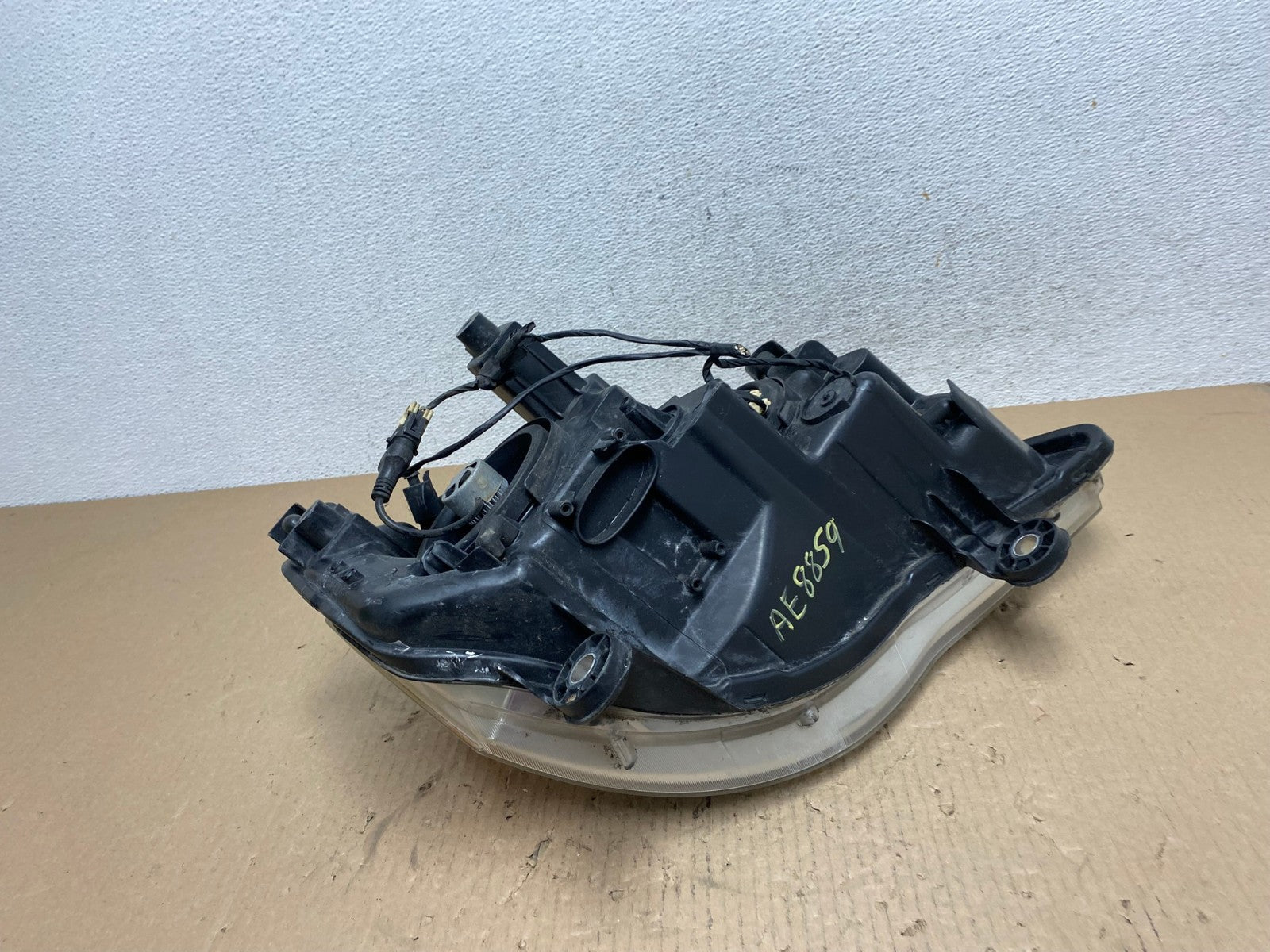2008 to 2016 Chrysler Town and Country Left Driver Lh Side Headlight AE8859 LK7