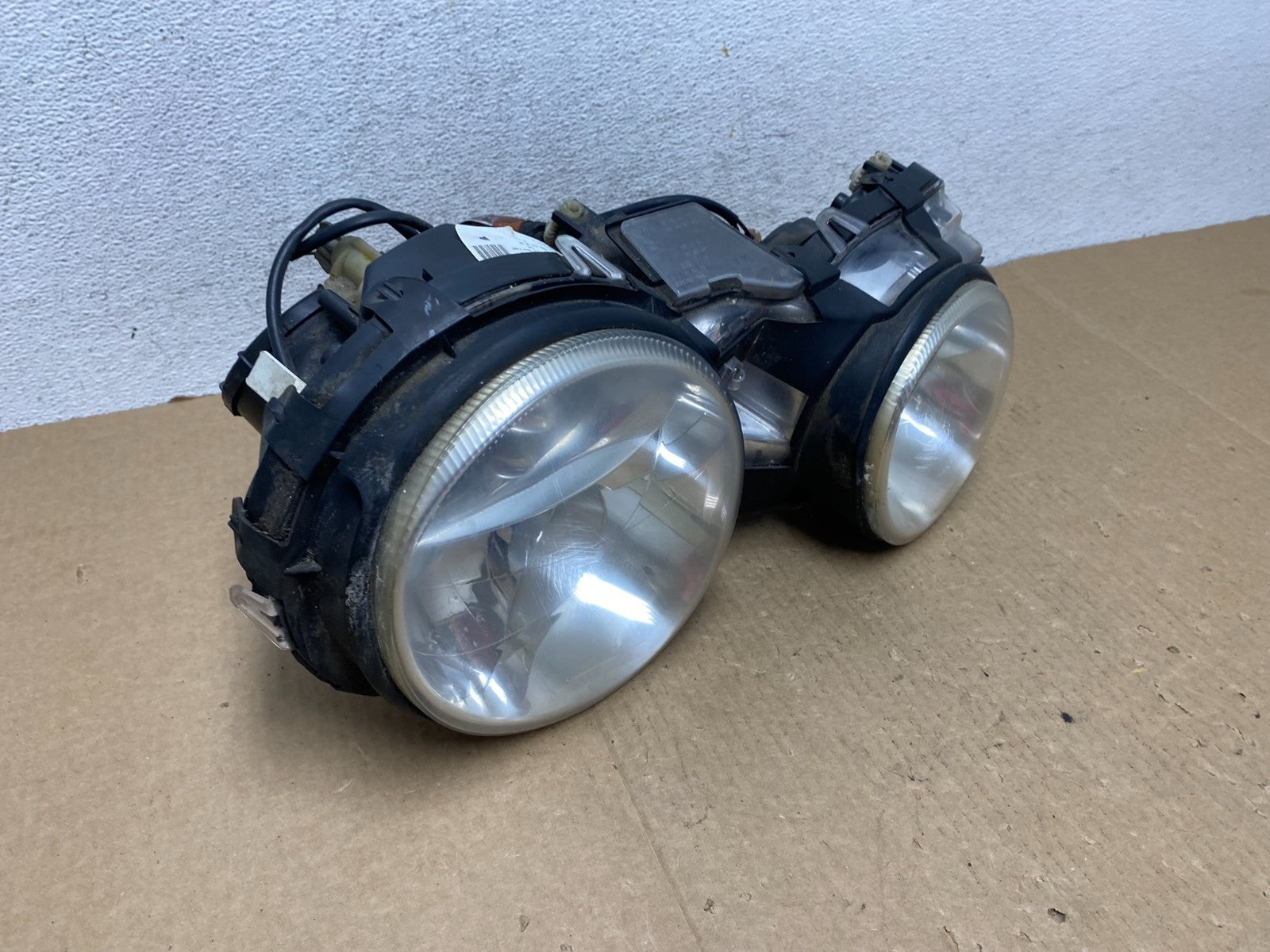 2000 to 2002 Jaguar S-Type Right Passenger Side Halogen Headlight AF9669 DW2
