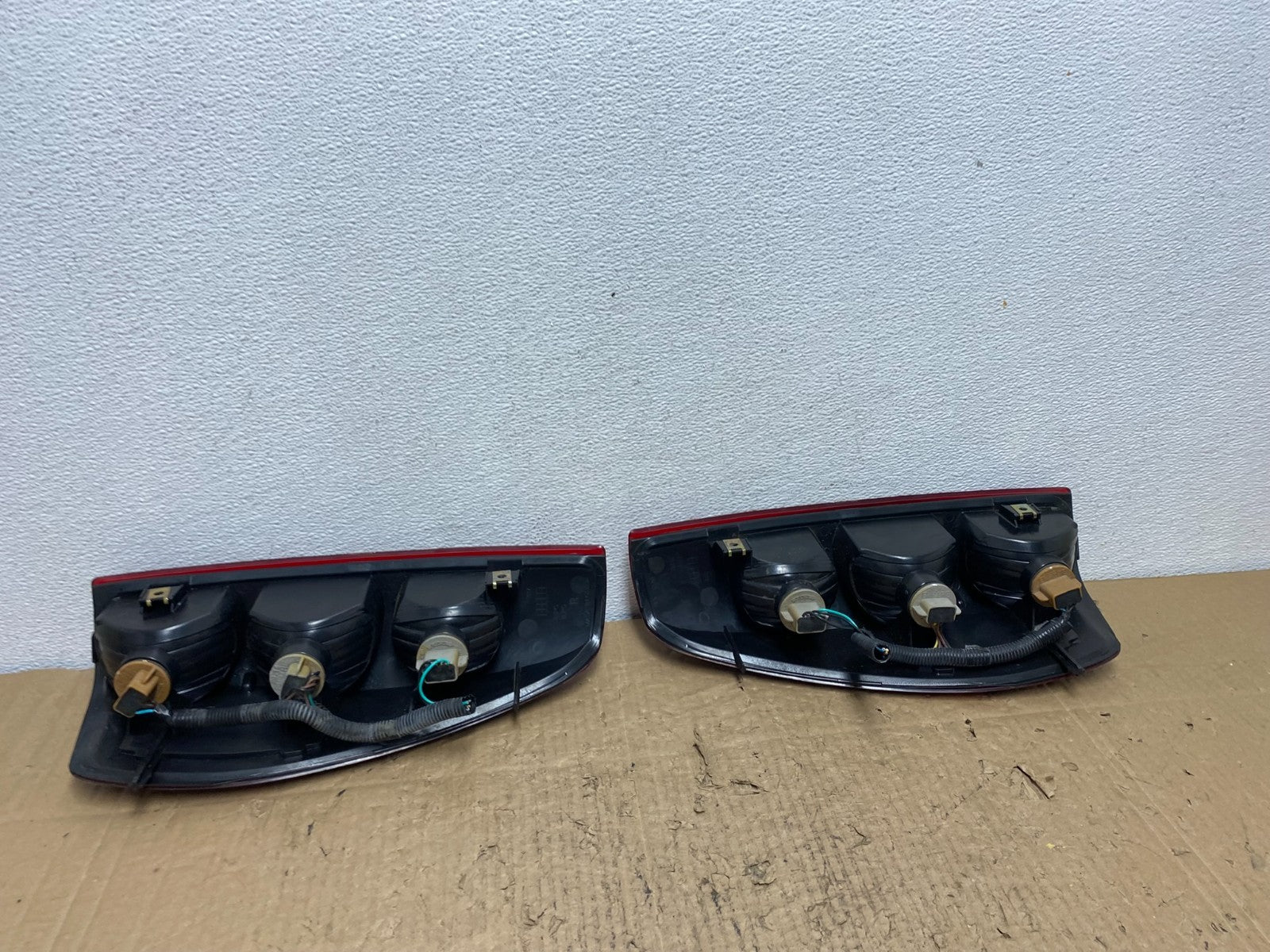 2004 to 2012 Chevrolet Colorado GMC Canyon Left+Right Set Tail Lights AC5495 DW5
