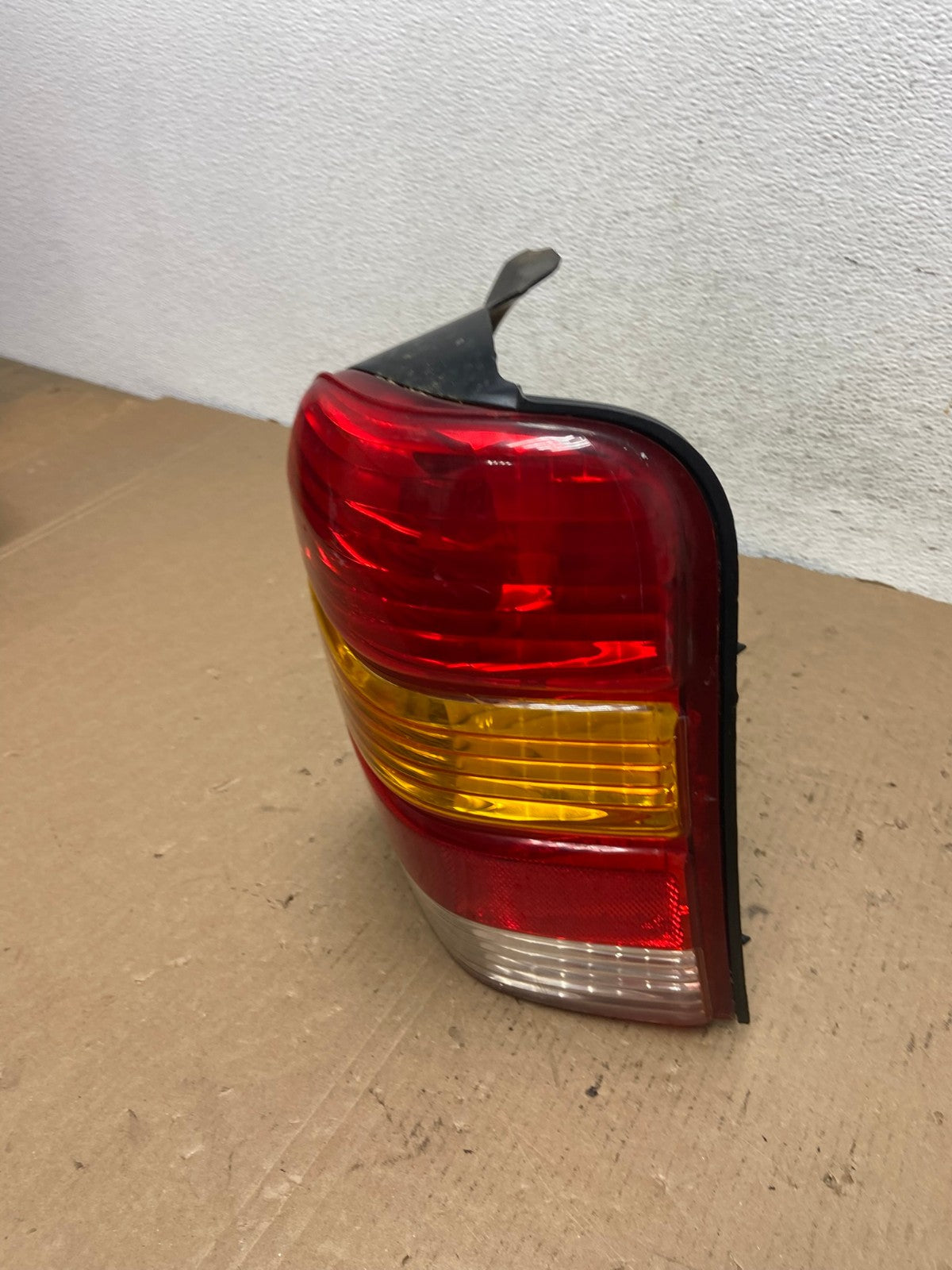 2001 to 2007 Ford Escape Right Passenger RH Side Tail Light AD8026 LK1