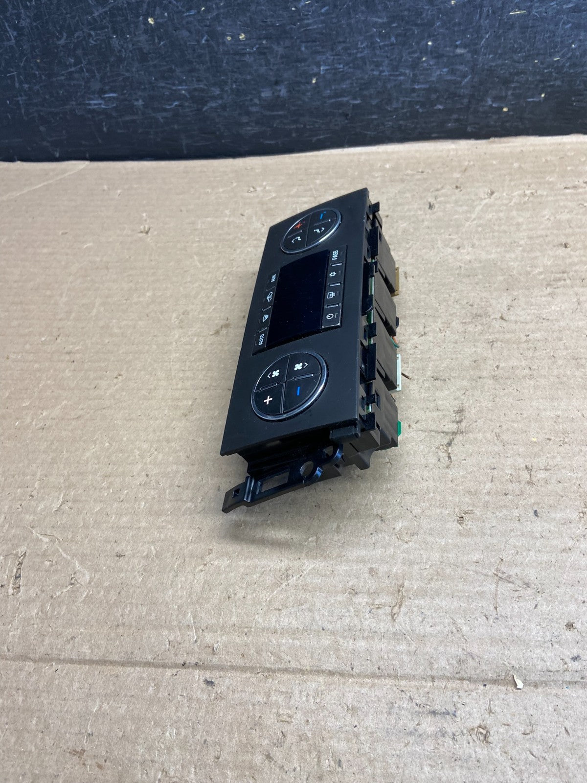 2007 to 2009 GMC Yukon Chevrolet Tahoe Climate Control A/C Panel AH3949 DG1