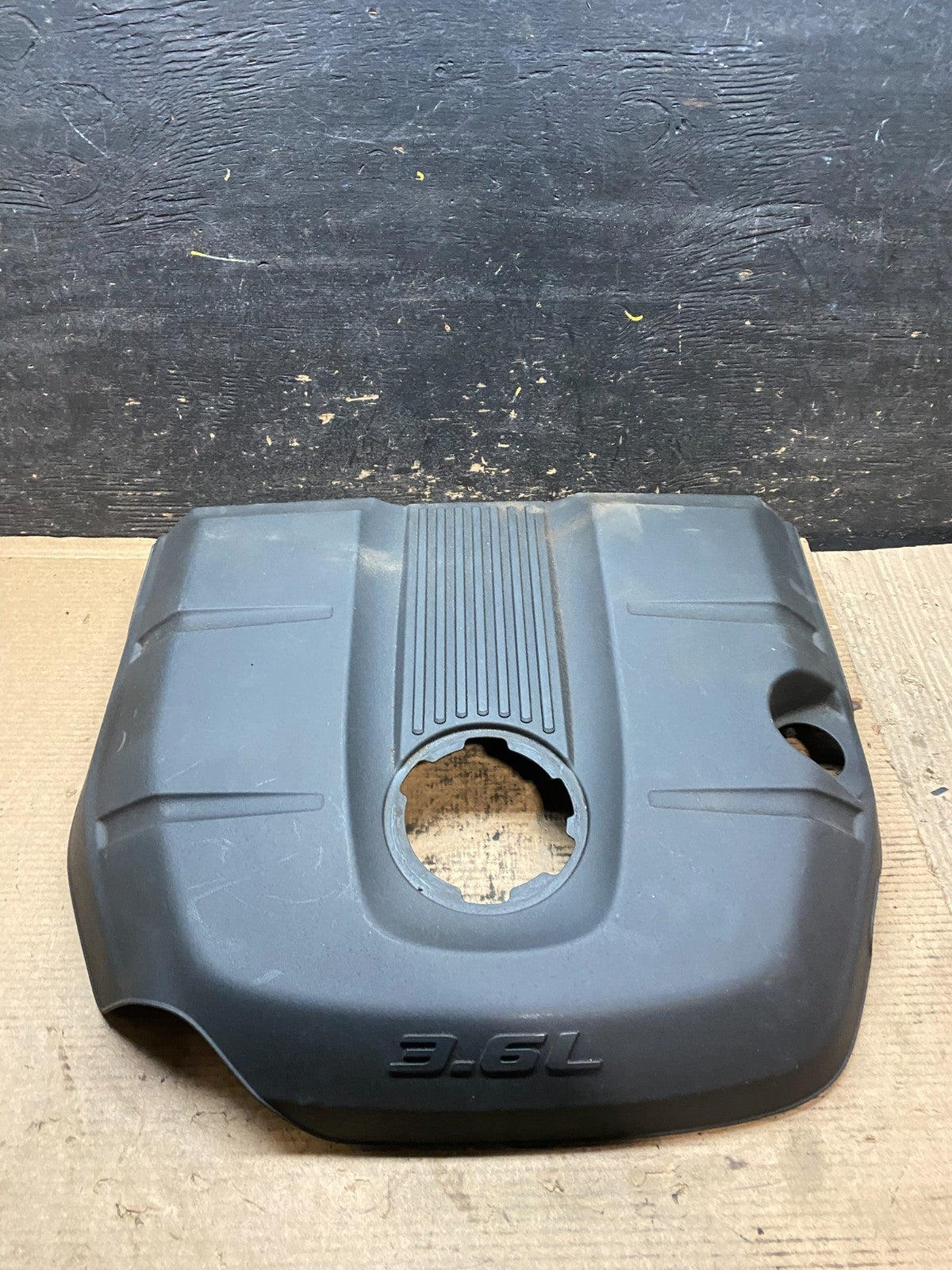 2012 to 2015 Jeep grand Cherokee 3.6L Engine Cover OEM V9434 DG0