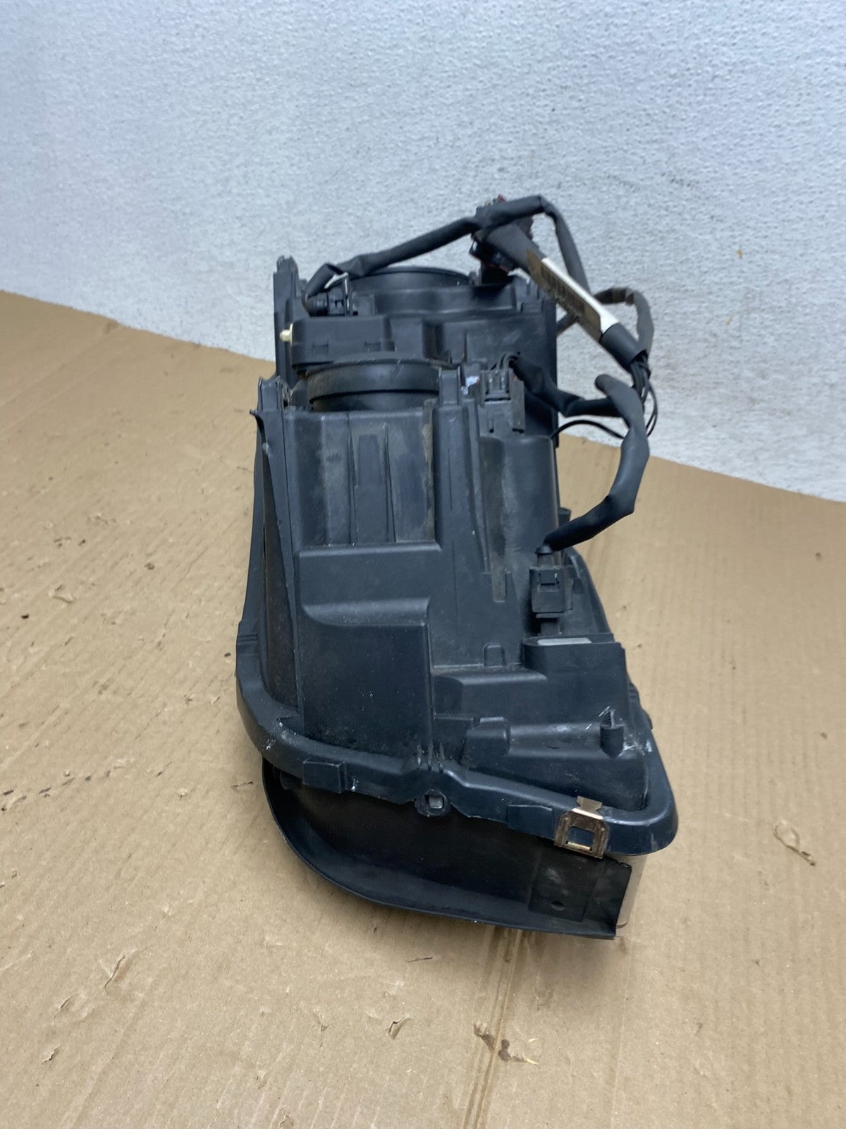 2003 to 2006 Volvo XC90 Right Passenger Rh Side Headlight Xenon AE9011 DW9