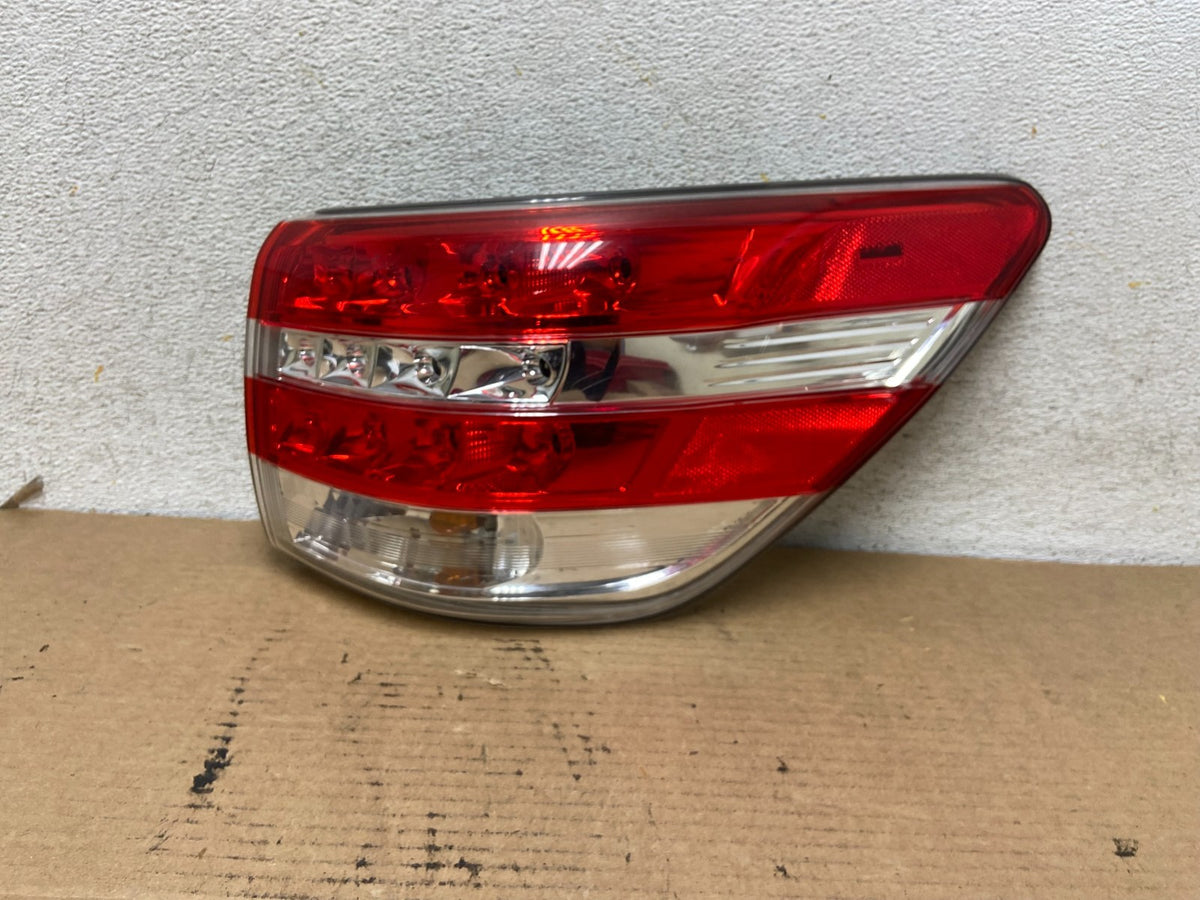 2014 to 2015 Nissan Pathfinder Hybrid Passenger Right Tail Light ah4083 DG0