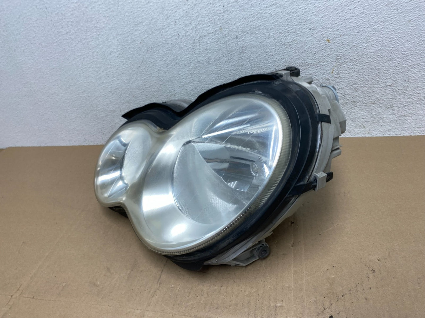 2005 to 2007 Mercedes-Benz C-Class Left Driver LH Side Headlight AE6673 DW1