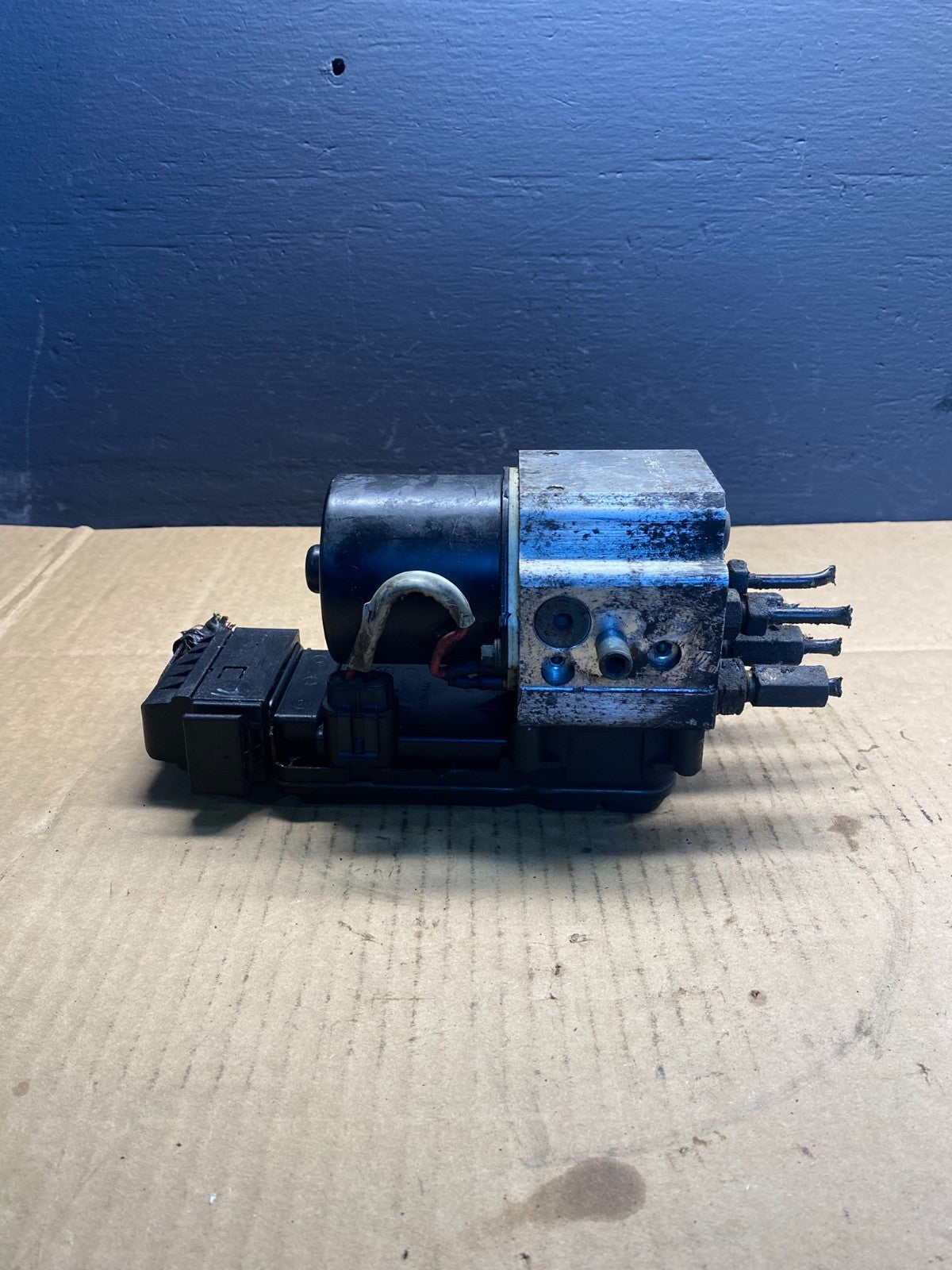 2003 2007 Ford E250 E350 Anti-Lock ABS Antilock Brake Pump ab7426 DG2