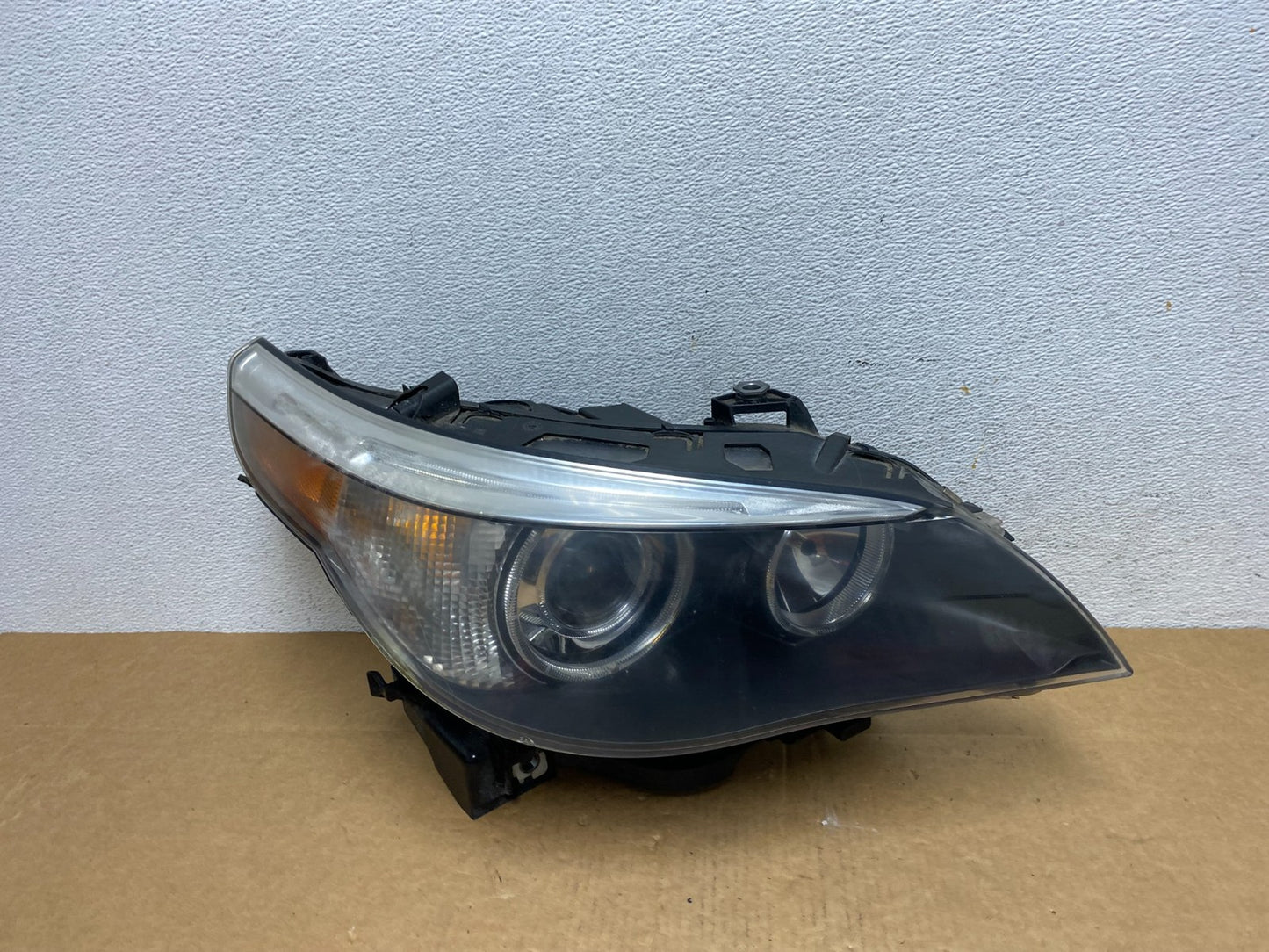 2004 to 2007 BMW 525i 5 Series Headlight Right Passenger Xenon AFS AD4486 DW0