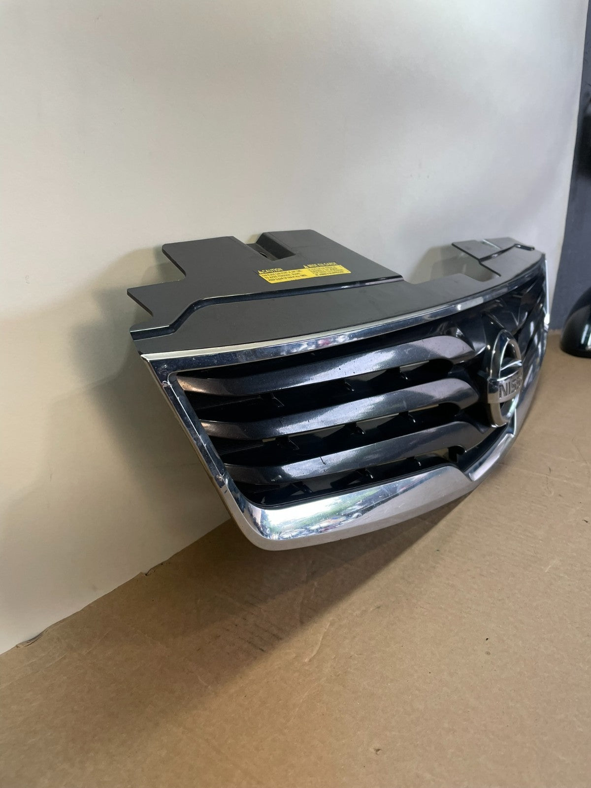 2010 to 2012 Nissan Sentra Front Upper Grill Grille AH0011 DG2