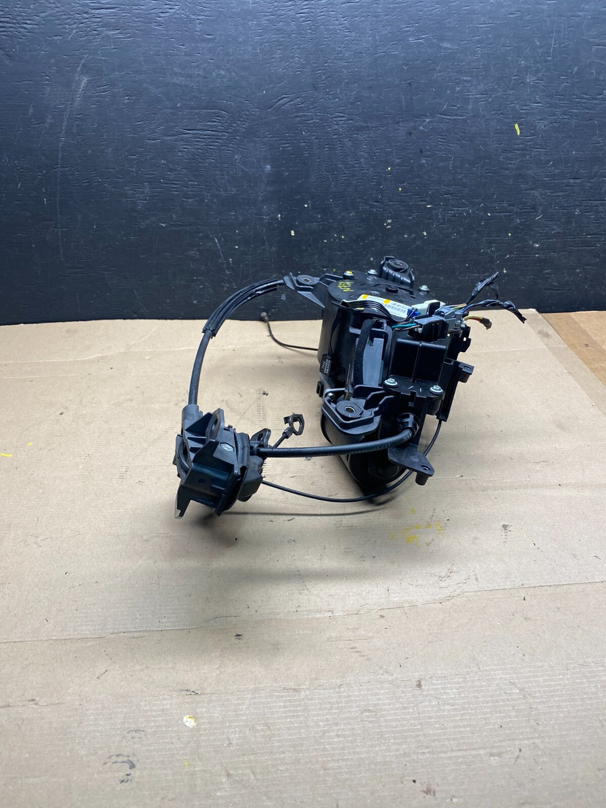 2007-2014 Kia Sedona Left Electric Power Sliding Door Motor Regulator N7371 DG1