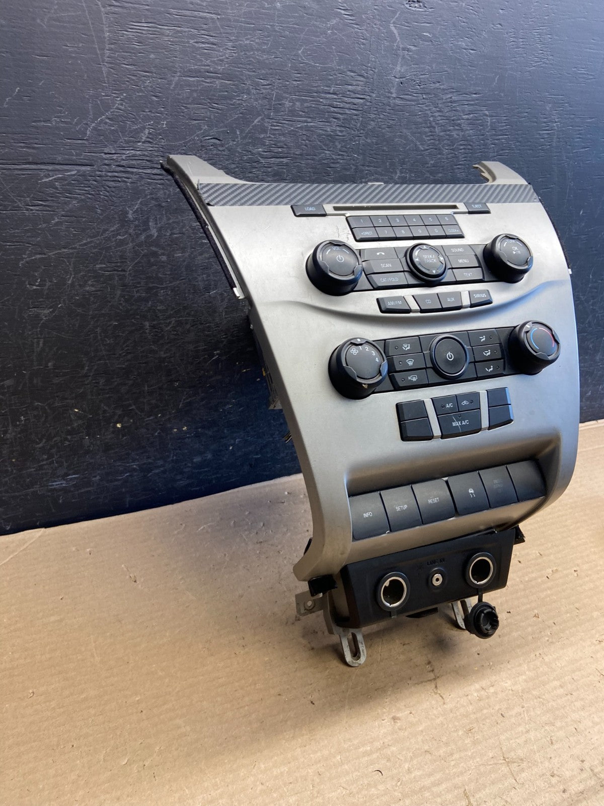 2008 to 2011 Ford Focus Radio Climate Control Panel Trim Bezel AH3630 DG1