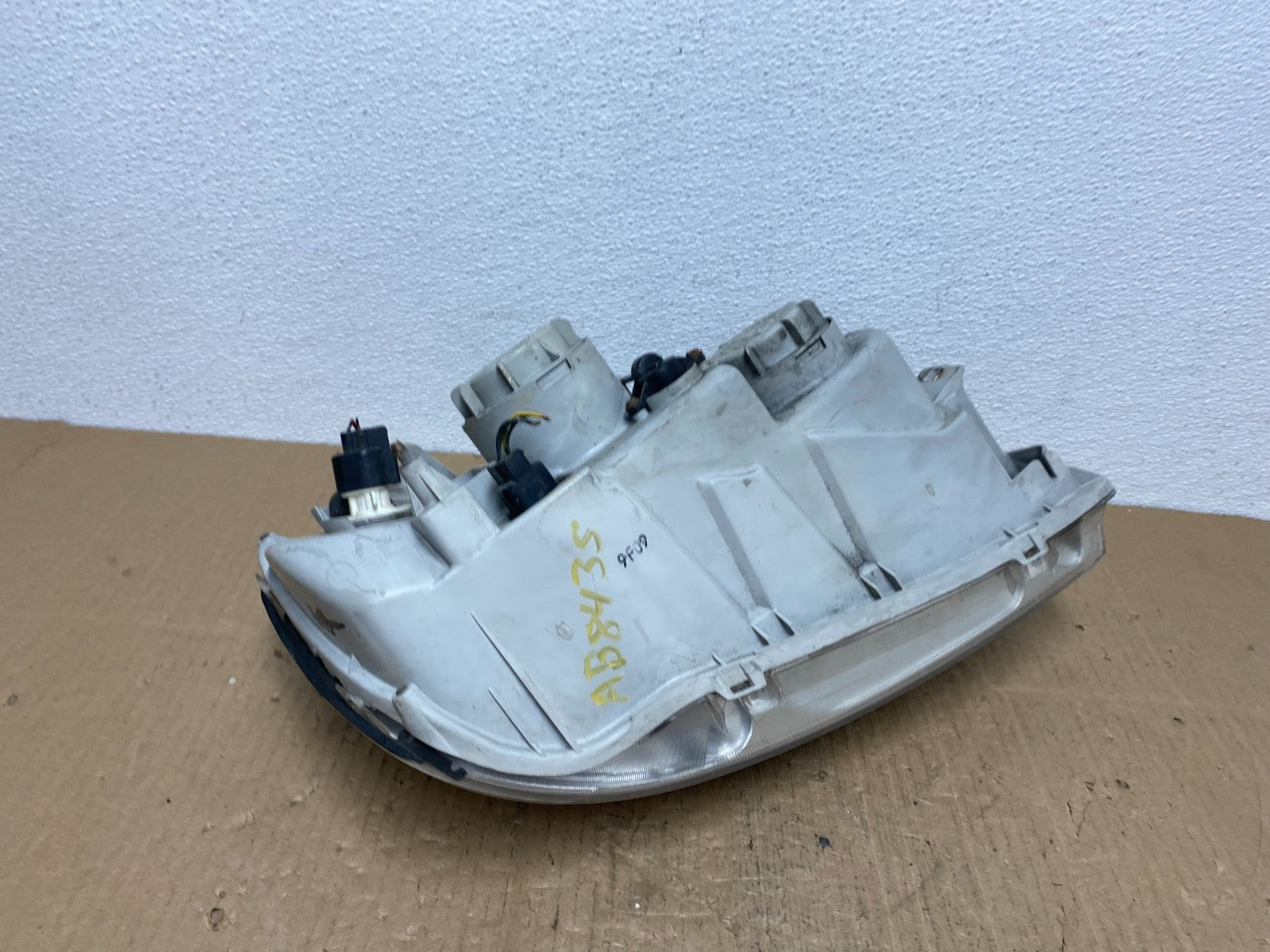 2004 2005 Hyundai XG350 XG Left Driver LH Headlight Halogen AB8435 DW6
