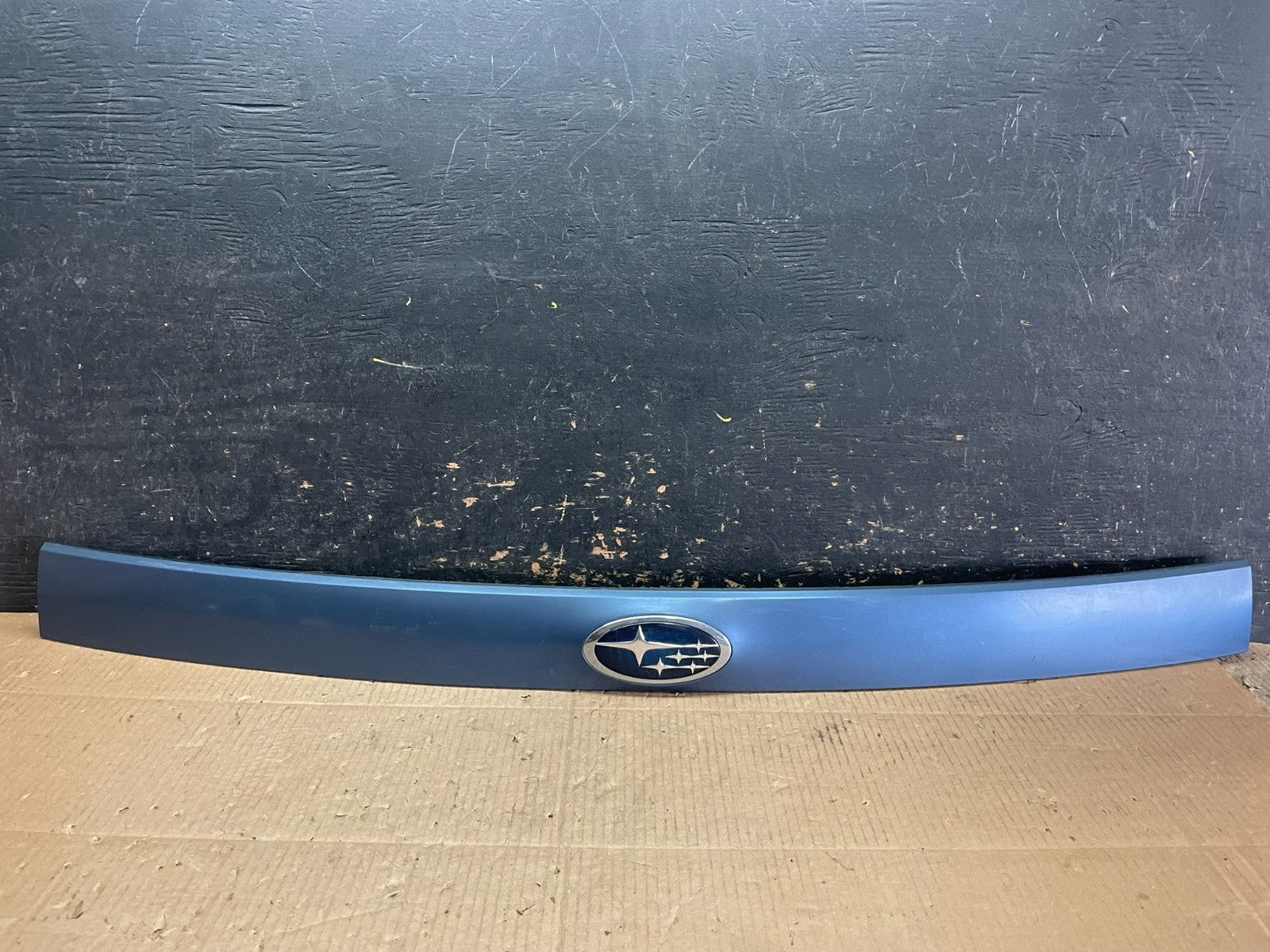2009 - 2013 Subaru Forester  Liftgate Tailgate Trunk Trim Molding y1927 DG0