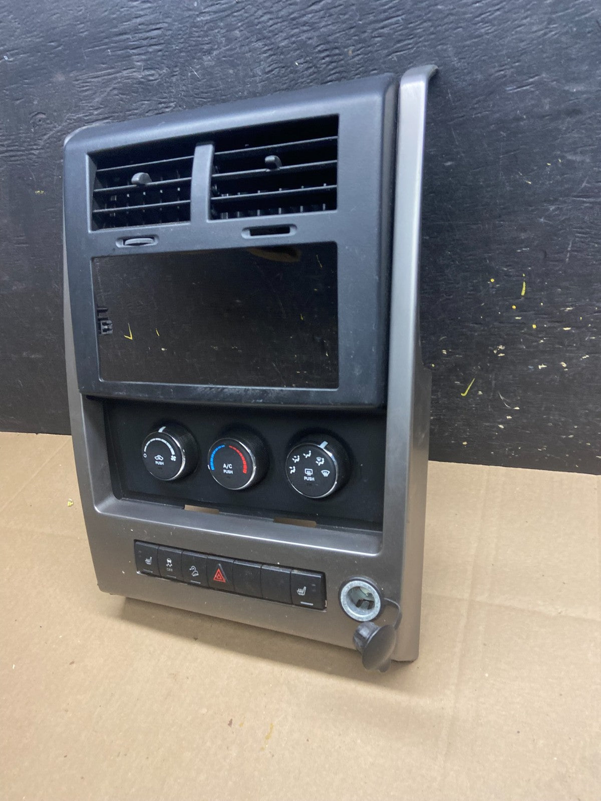 2008 to 2012 Jeep Liberty Dash Climate Temperature Control Radio Bezel t9107 DG1