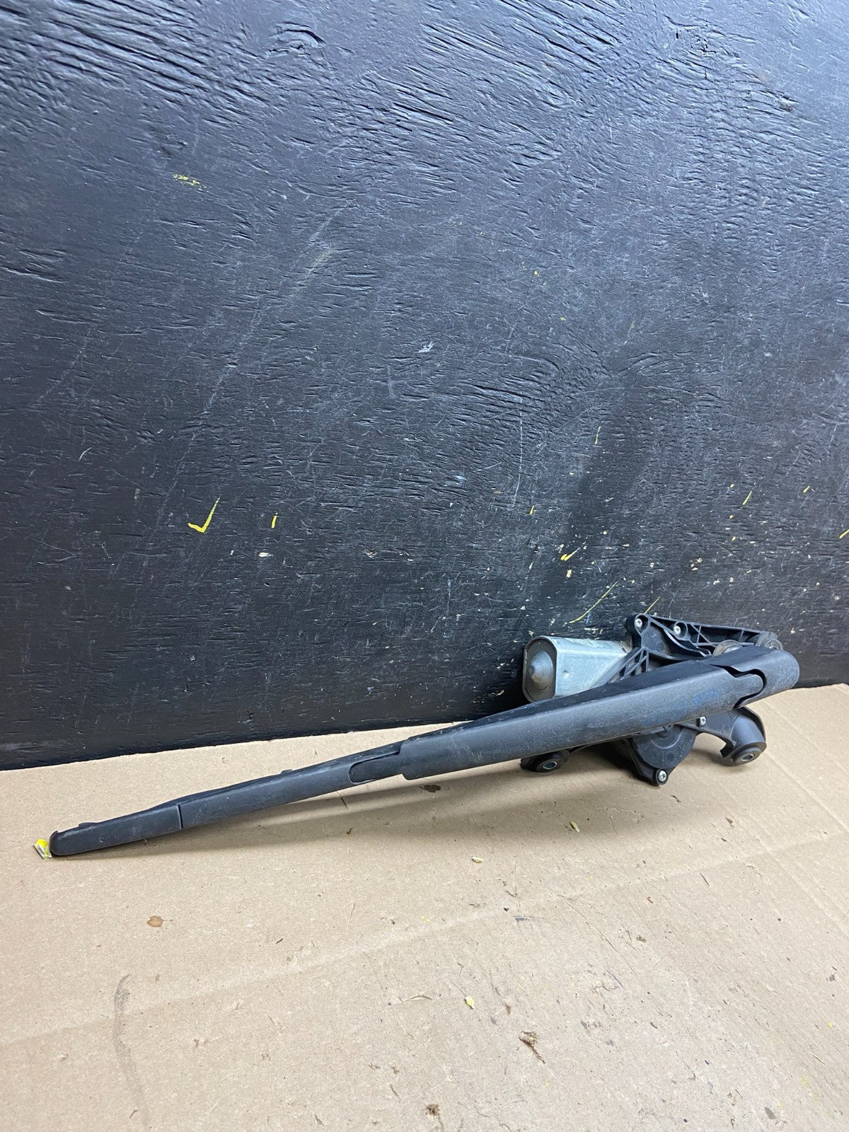 2011 to 2014 Ford Edge Licnoln MKX Rear Windshield Wiper Motor T9721 DG1