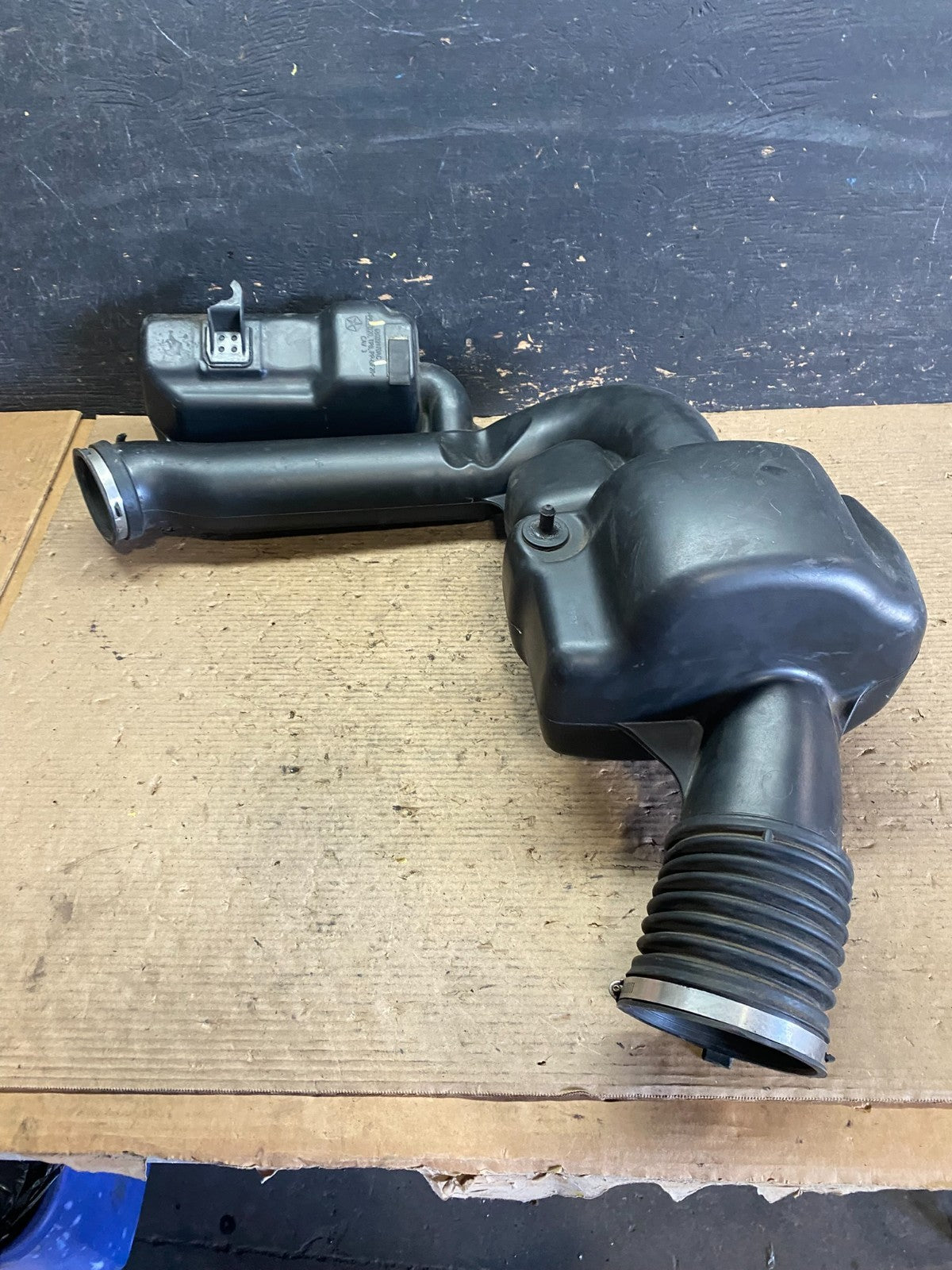 2011 - 2013 Dodge Durango 3.6L Resonator Air Intake Tube S3547 DG5