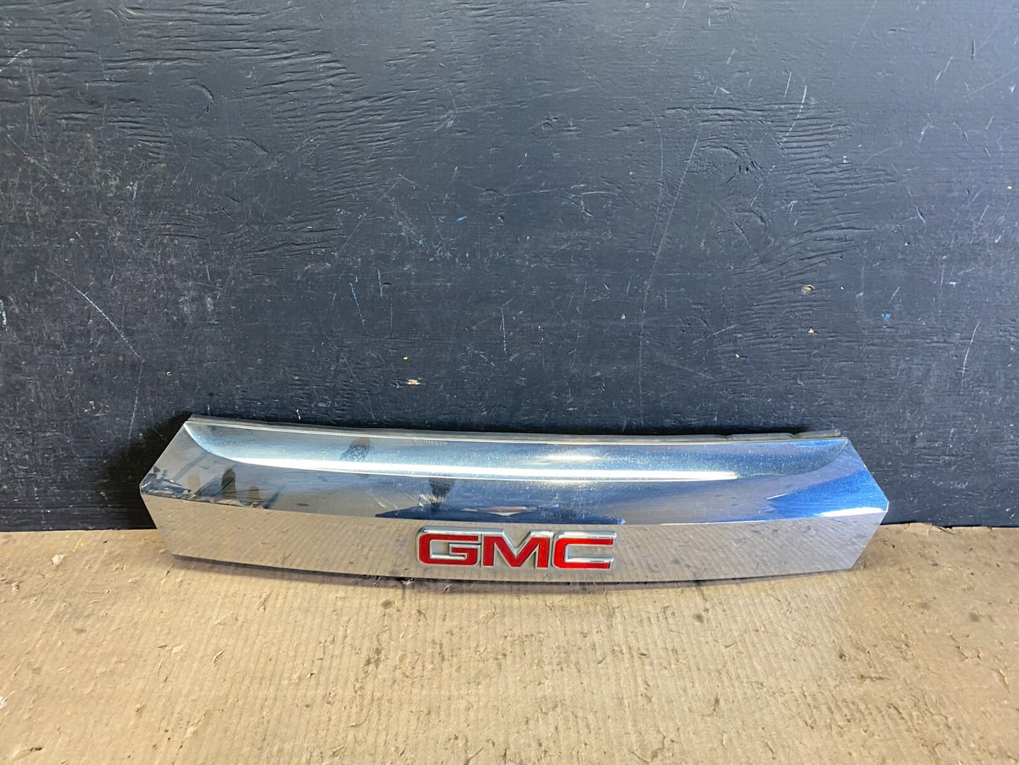 2011-2015 GMC Terrain Tailgate Liftgate Molding with Camera j0900 PS0