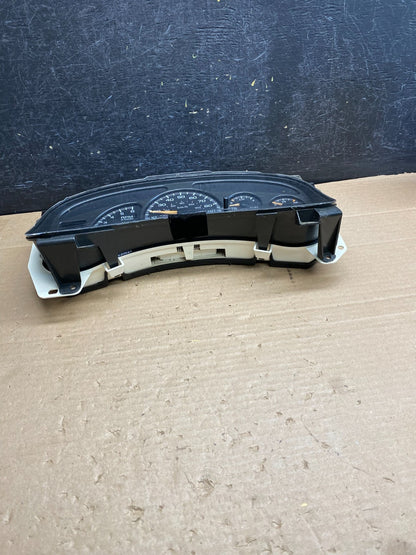 2002 GMC Yukon Speedometer Cluster Gauge AG6347 DG4