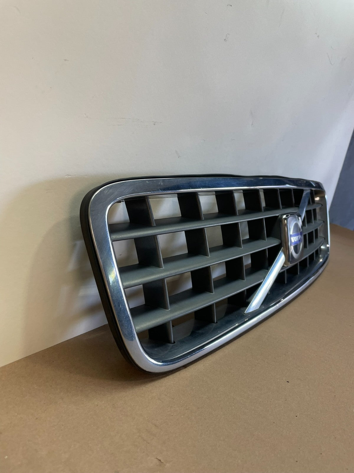 2003 to 2013 Volvo XC90 Front Upper Grill Grille AI0657 DG2
