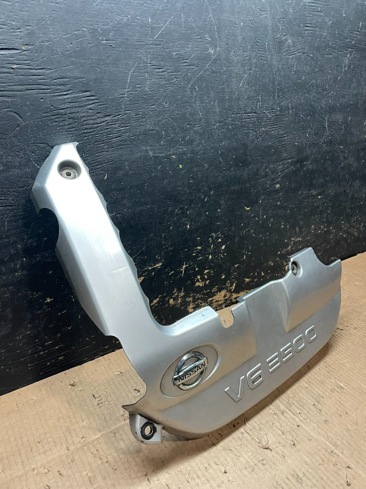 2001 to 2004 Nissan Pathfinder Engine Cover Ornament Y6411 DG1
