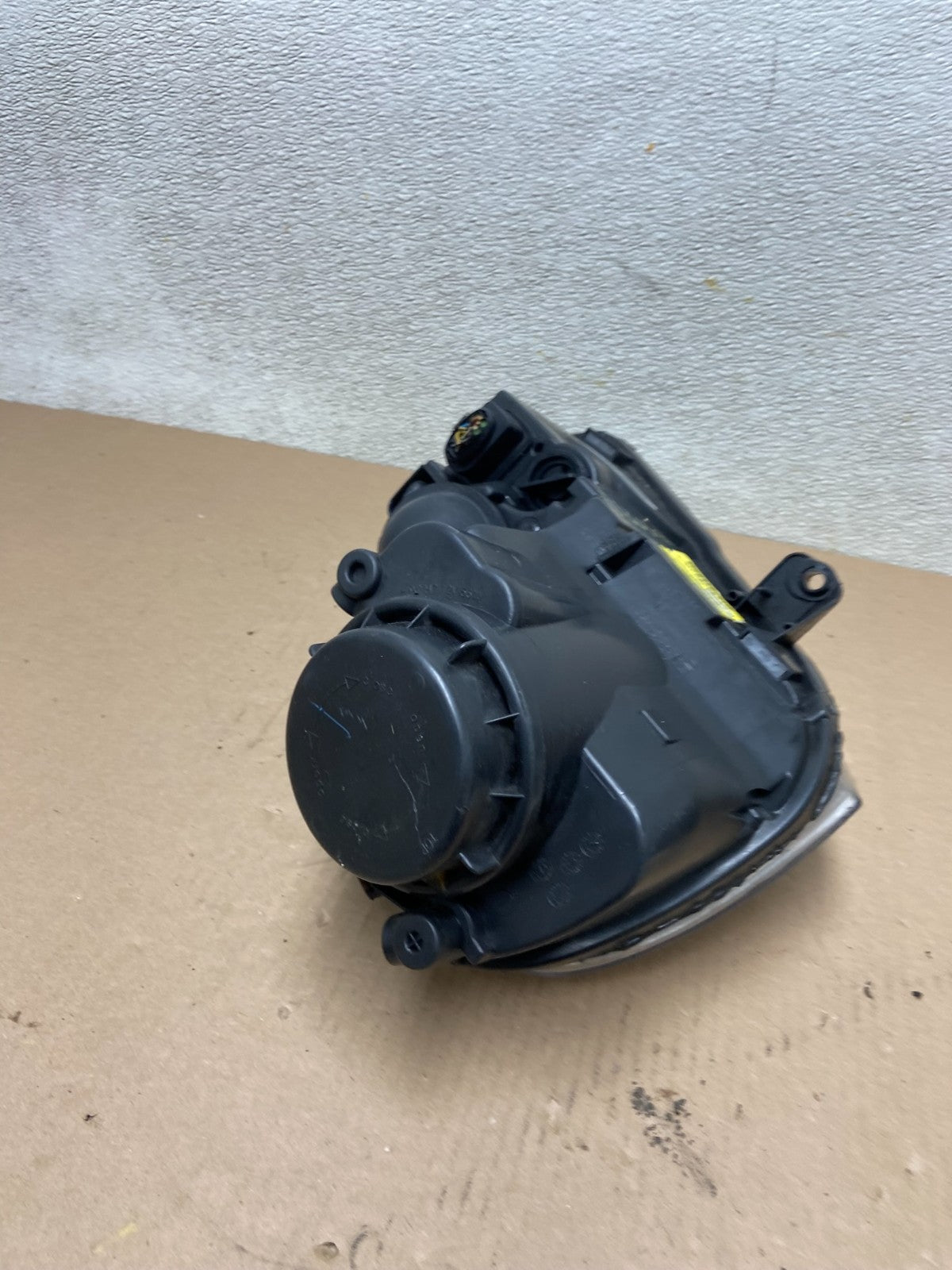 2005 to 2010 Volkswagen Jetta Left Driver LH Side Headlight Halogen AB5021 DW7