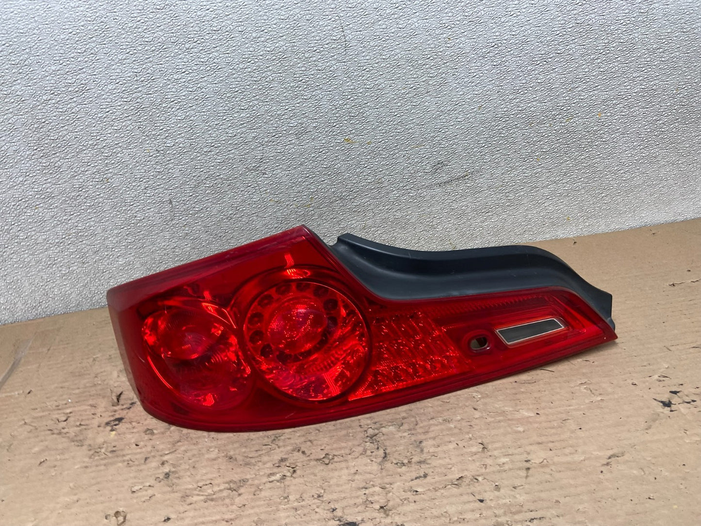 2006 - 2007 Infiniti G35 Coupe Left Driver LH Outer Tail Light Oem AA9816 LK0