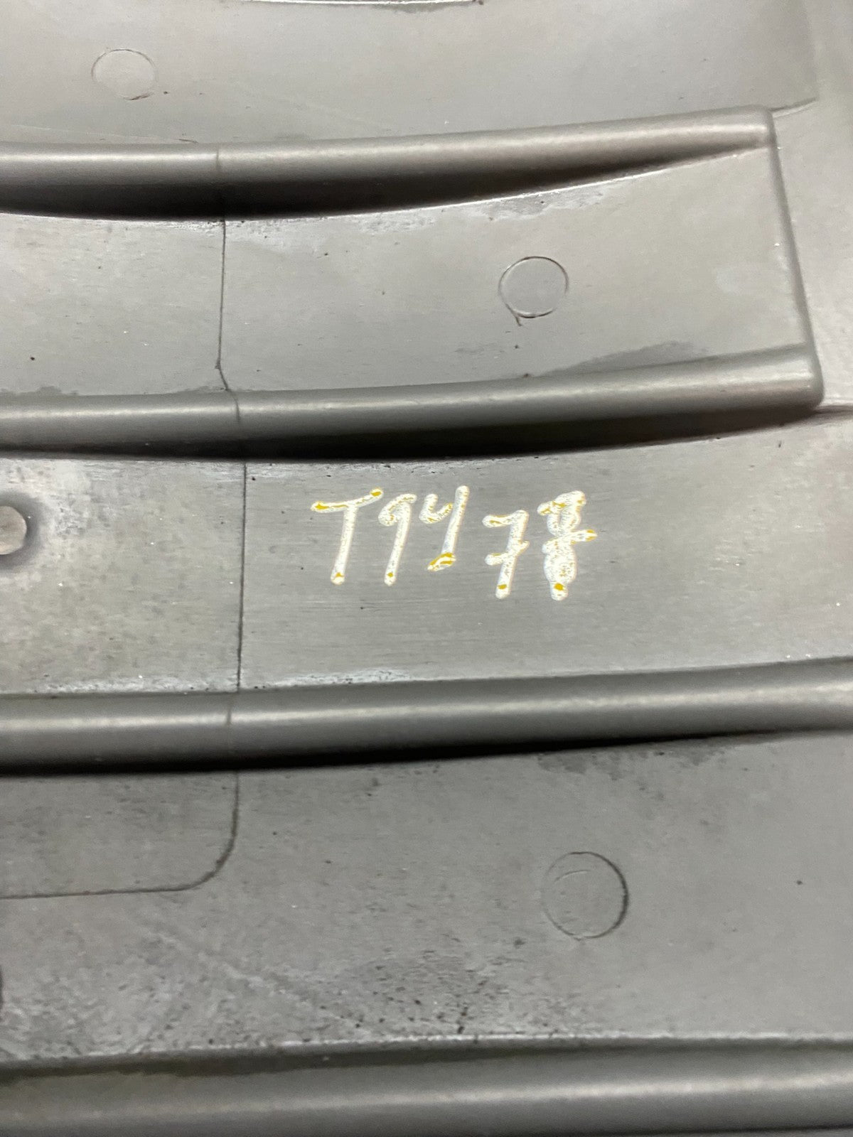 2007 to 2008 GMC Acadia 3.6L VVT Engine Cover Shield t9477 DG9