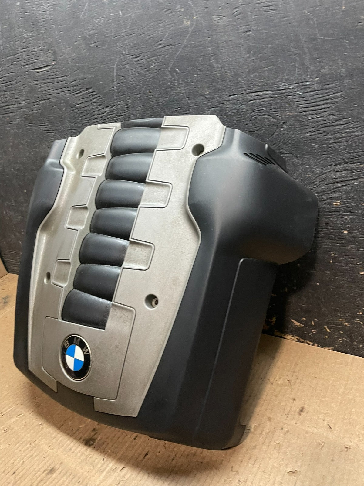 2006 to 2010 BMW 550i 650i 750i Plastic Engine Cover Shield OEM X9715 DG2