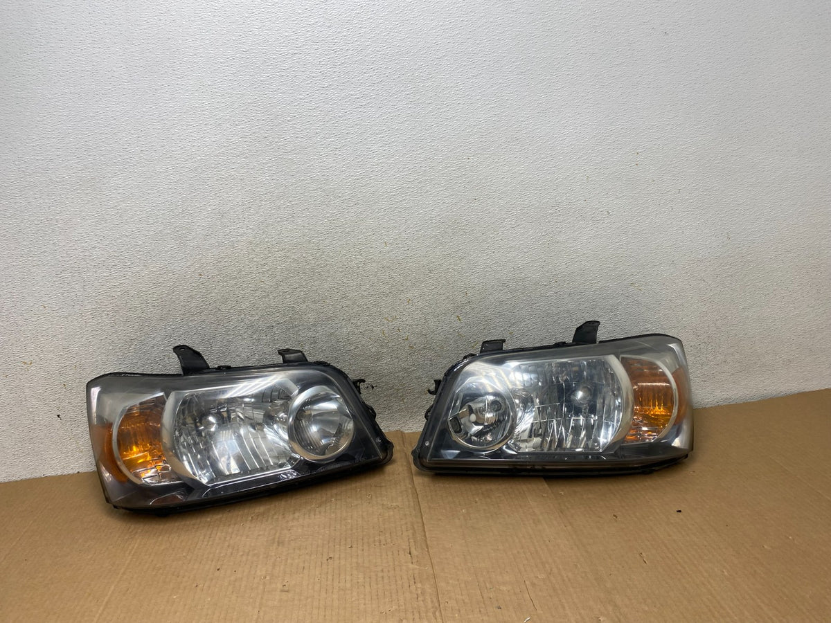 2004 2005 2006 Toyota Highlander Headlights Left+Right Side TYC AI5749 DW0