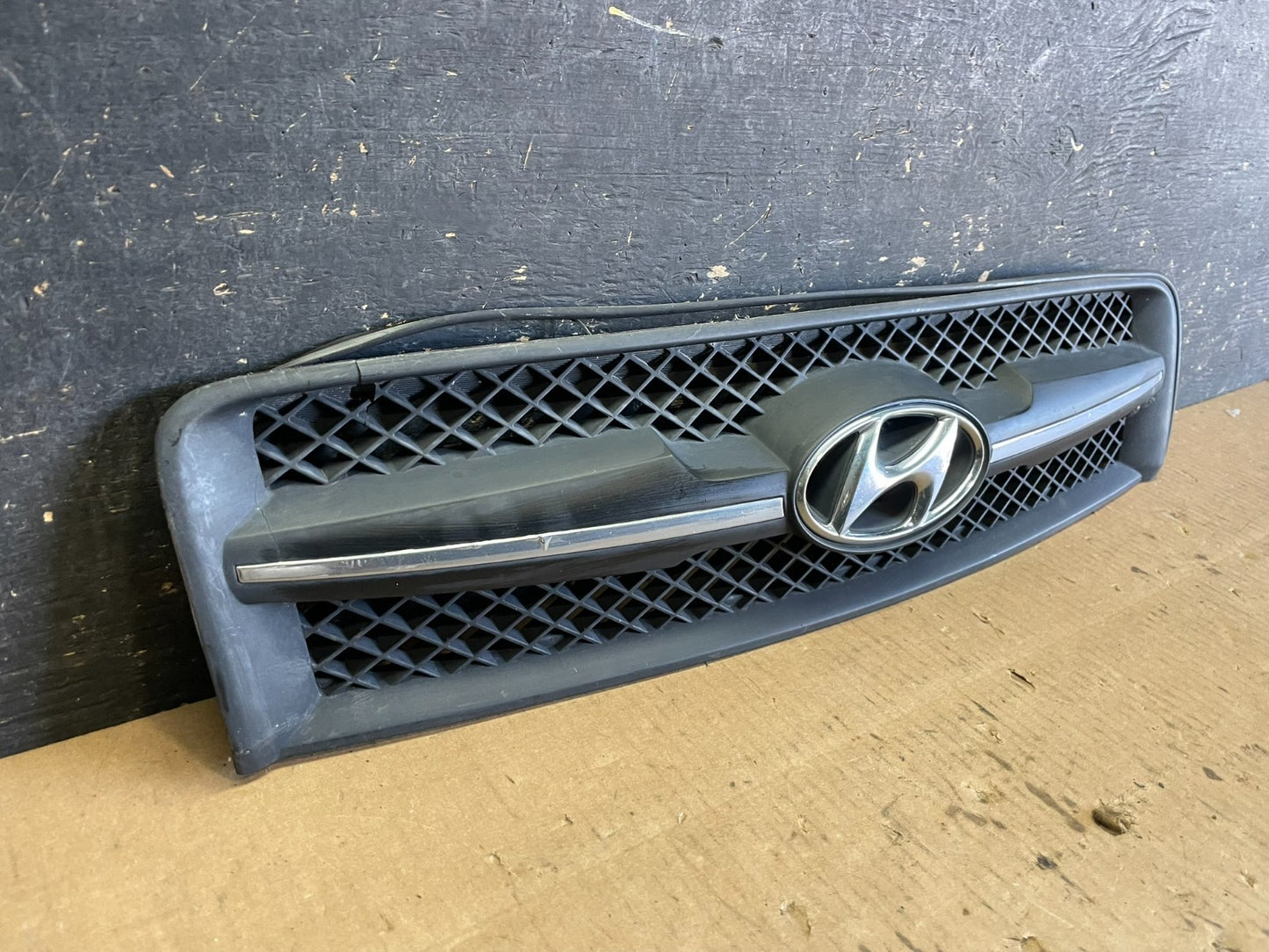 2005 to 2008 Hyundai Tucson Front Upper Grille Grill Oem AA5973 DG1