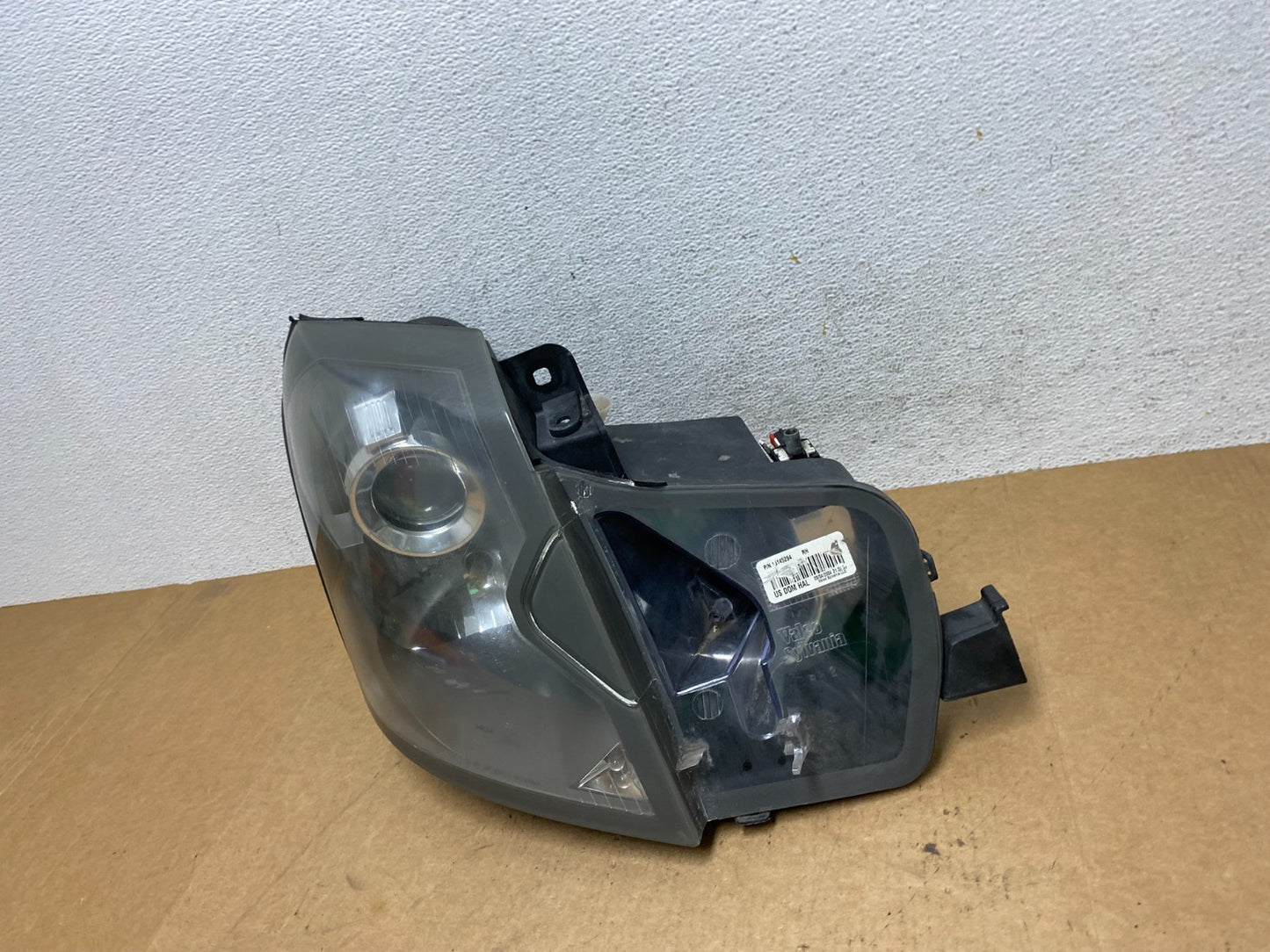 2003 to 2007 Cadillac CTS Right Passenger RH Halogen Headlight AE3179 DW1