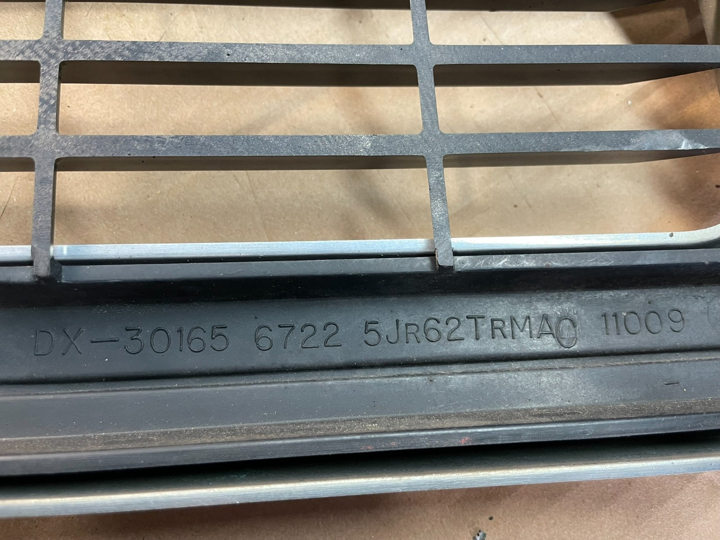 2006 to 2010 Jeep Commander Front Upper Grill Grille ad8262 DG4