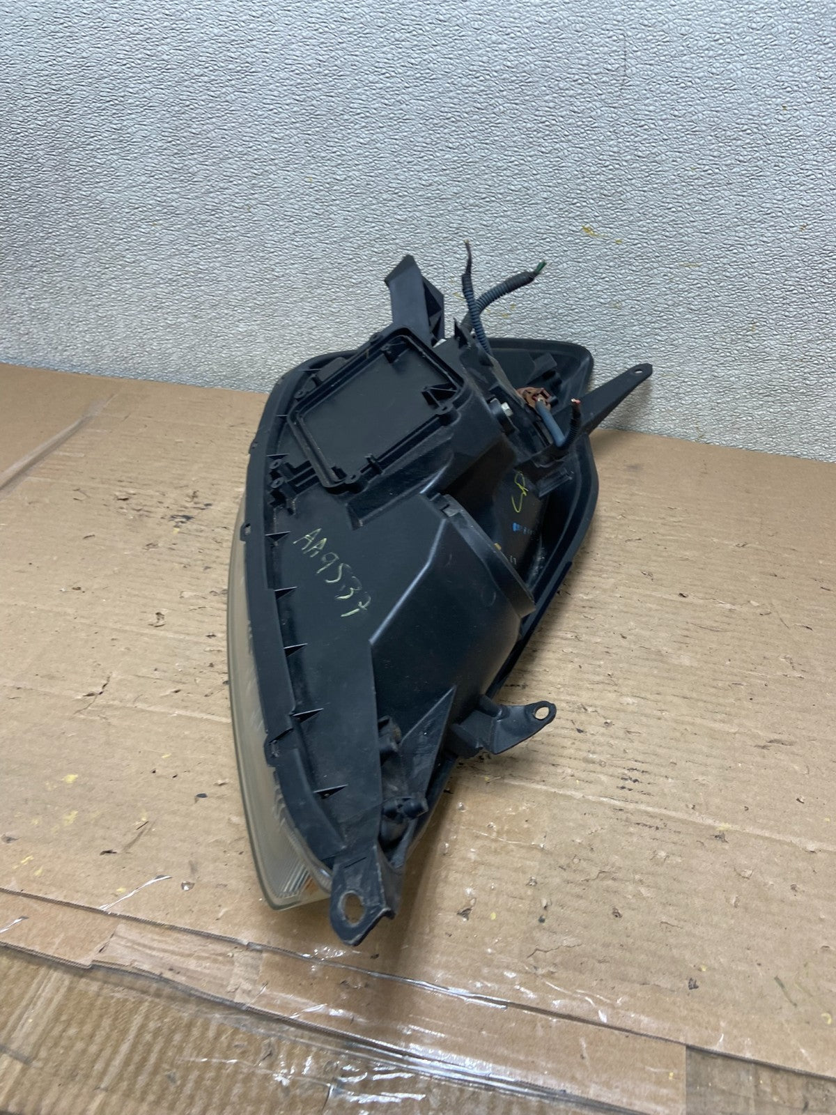 2004-2005 Toyota Sienna Left Driver LH Side Halogen Headlight AA9537 DW5