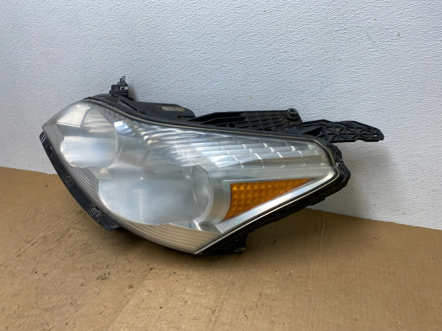 2009 to 2012 Chevrolet Traverse Left Driver Side Halogen Headlight AD0617 DW1