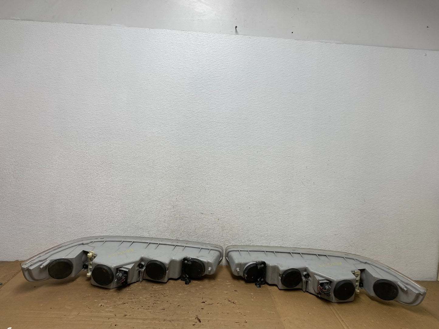 1998 to 2002 Oldsmobile Intrigue Left+Right Side Halogen Headlights AD4373 DG5