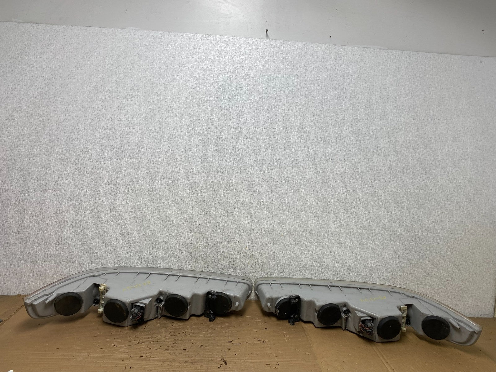 1998 to 2002 Oldsmobile Intrigue Left+Right Side Halogen Headlights AD4373 DG5