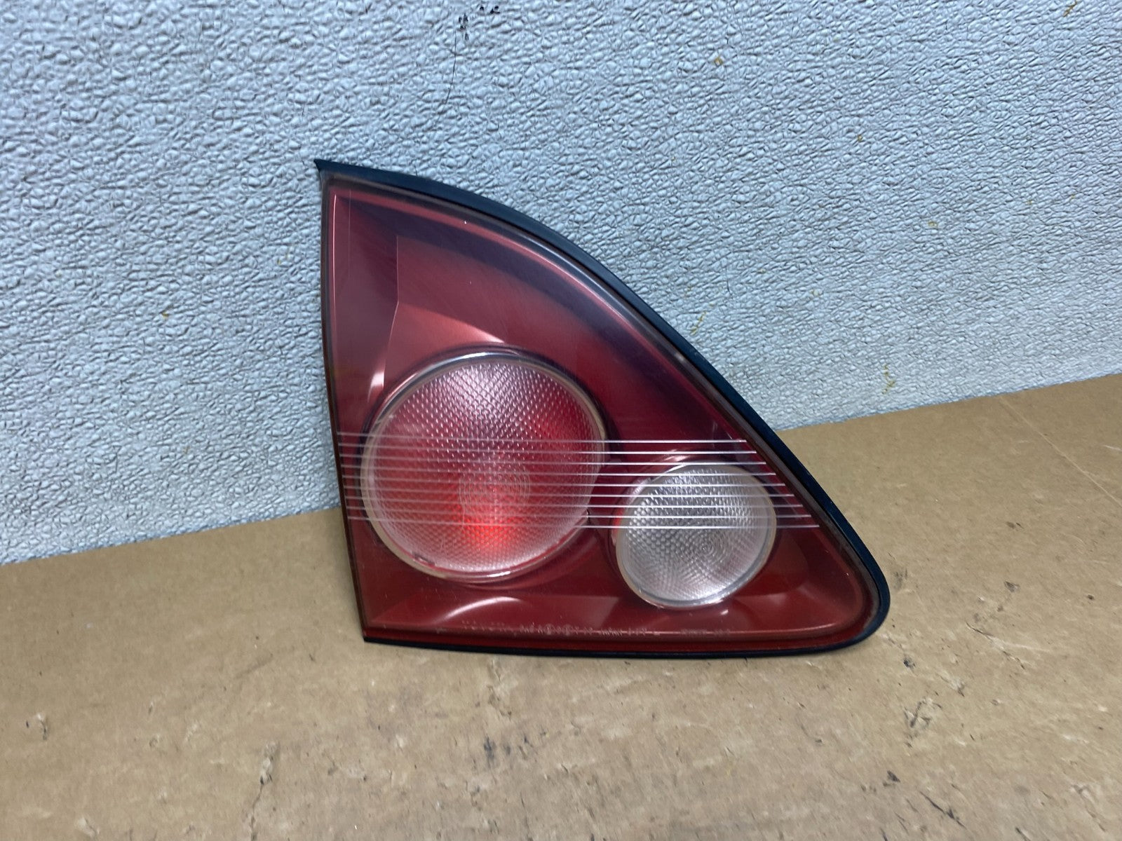 1999-2001 Lexus Rx300 Left Driver Lh Tail Light Inner Trunk Lid Oem V5670 DW0