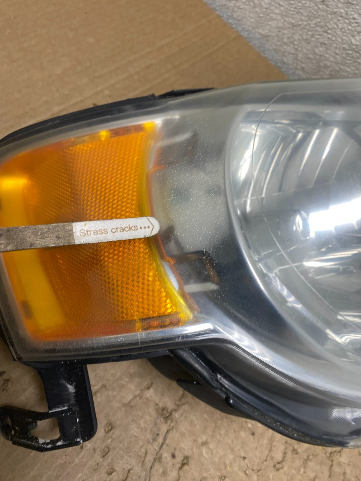 2008 to 2012 Ford Escape Headlights Left+Right Side Set Halogen V3727 DW5