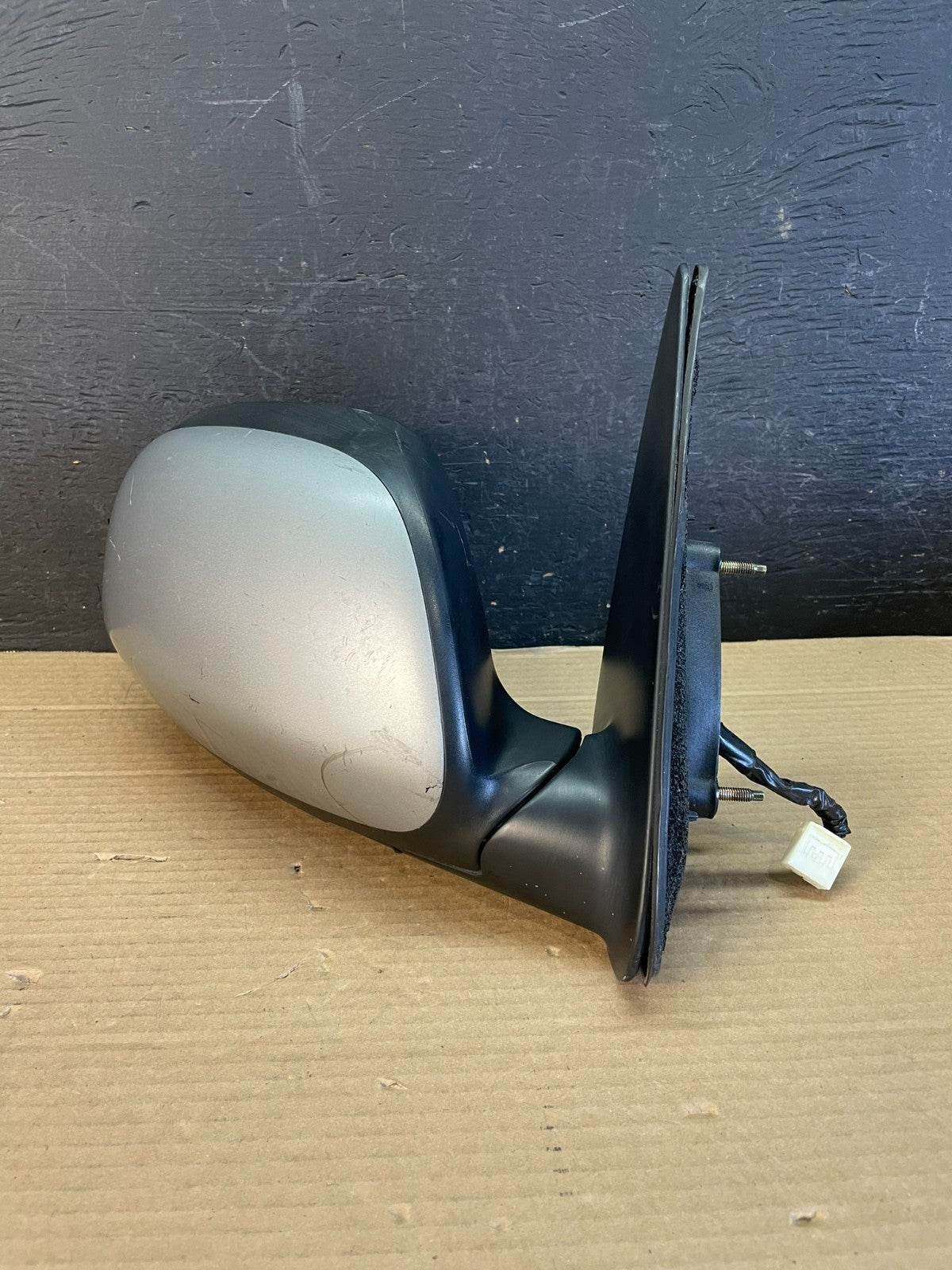 2001 to 2006 Toyota Sequoia Right Passenger View Door Mirror AE8649 DW1