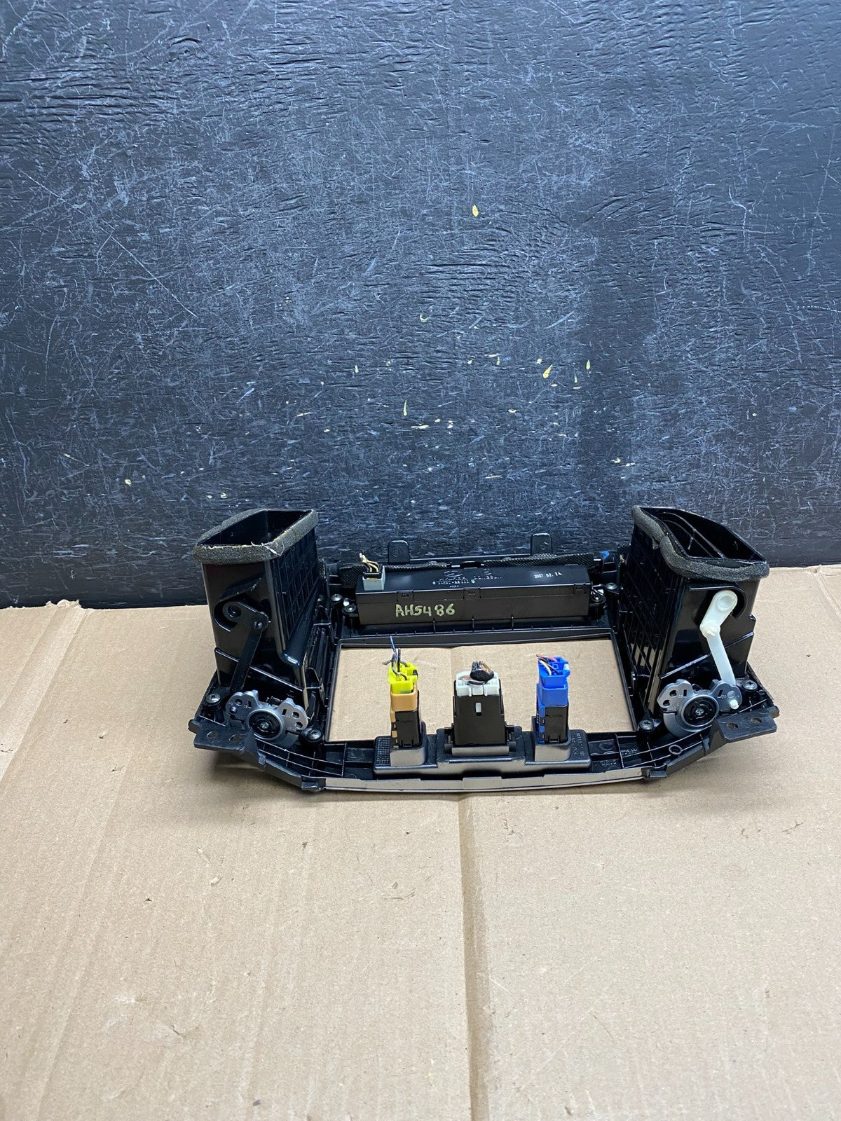 2007 to 2009 Hyundai Santa Fe Center Dashboard Radio Bezel Trim ah5486 DG3